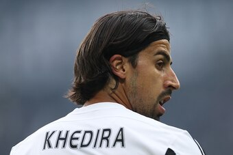 Juventus' midfielder Sami Khedira from Germany looks on during the Italian Serie A football match Juventus vs Atalanta on October 25, 2015 at the 'Juventus Stadium' in Turin.  AFP PHOTO / MARCO BERTORELLO        (Photo credit should read MARCO BERTORELLO/