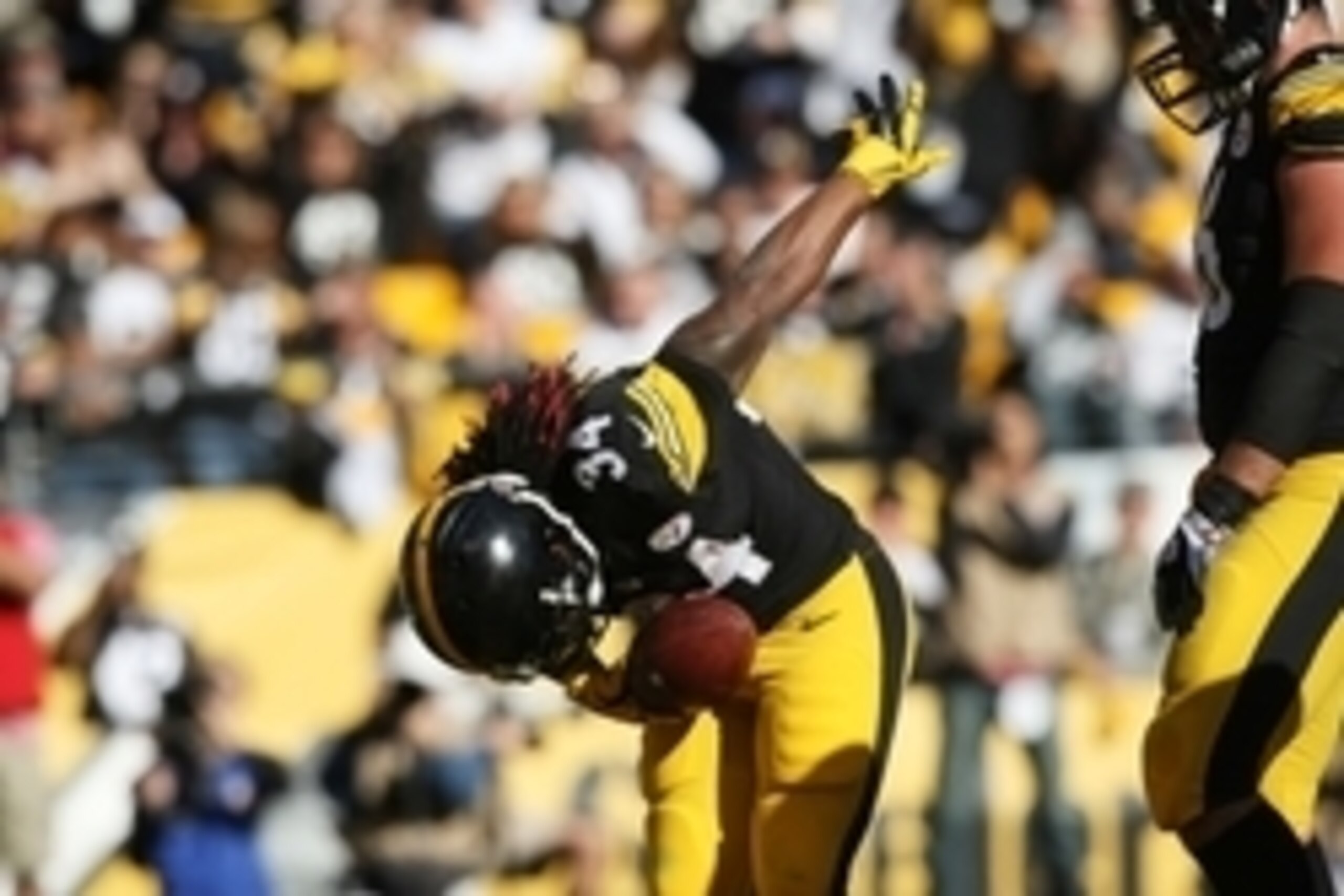 Nov 8, 2015; Pittsburgh, PA, USA; Pittsburgh Steelers running back DeAngelo Williams (34) celebrates a touchdown against the Oakland Raiders during the first half at Heinz Field. Mandatory Credit: Jason Bridge-USA TODAY Sports