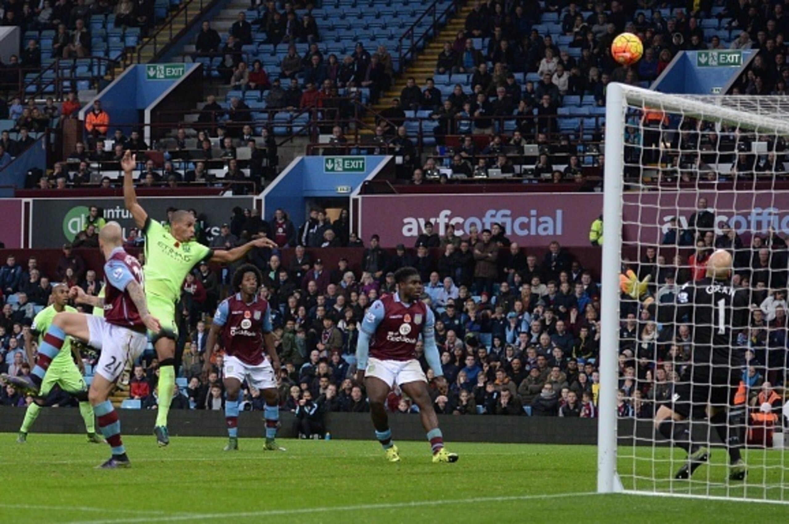 Manchester City's Brazilian midfielder Fernando (2L) heads the ball toward goal by Aston Villa's US goalkeeper Brad Guzan (R) during the English Premier League football match between Aston Villa and Manchester City at Villa Park in Birmingham, central Eng Manchester City's Brazilian midfielder Fernando (2L) heads the ball toward goal by Aston Villa's US goalkeeper Brad Guzan (R) during the English Premier League football match between Aston Villa and Manchester City at Villa Park in Birmingham, central Eng