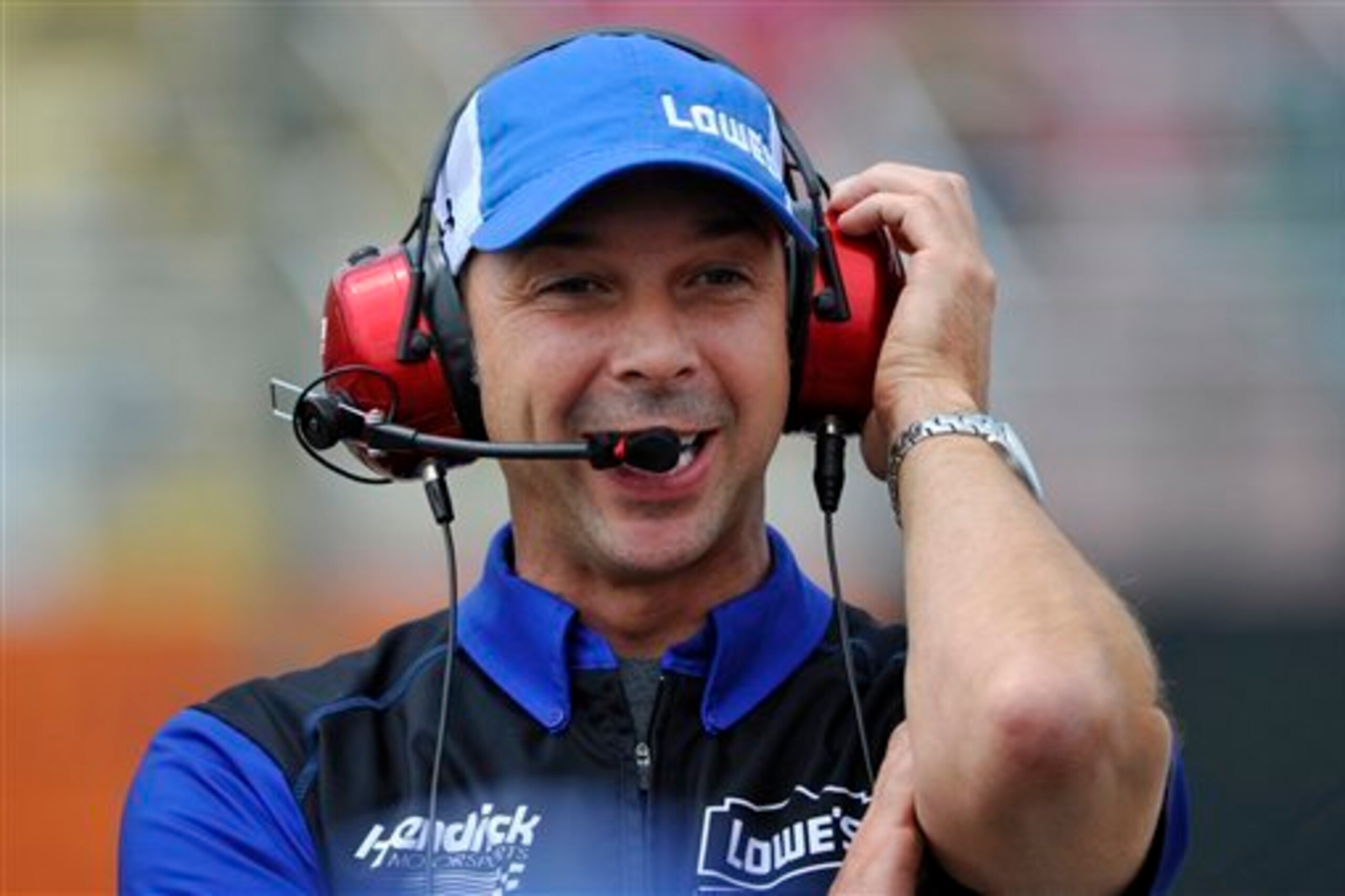 Chad Knaus never gave up trying to help Jimmie Johnson track down Brad Keselowski.