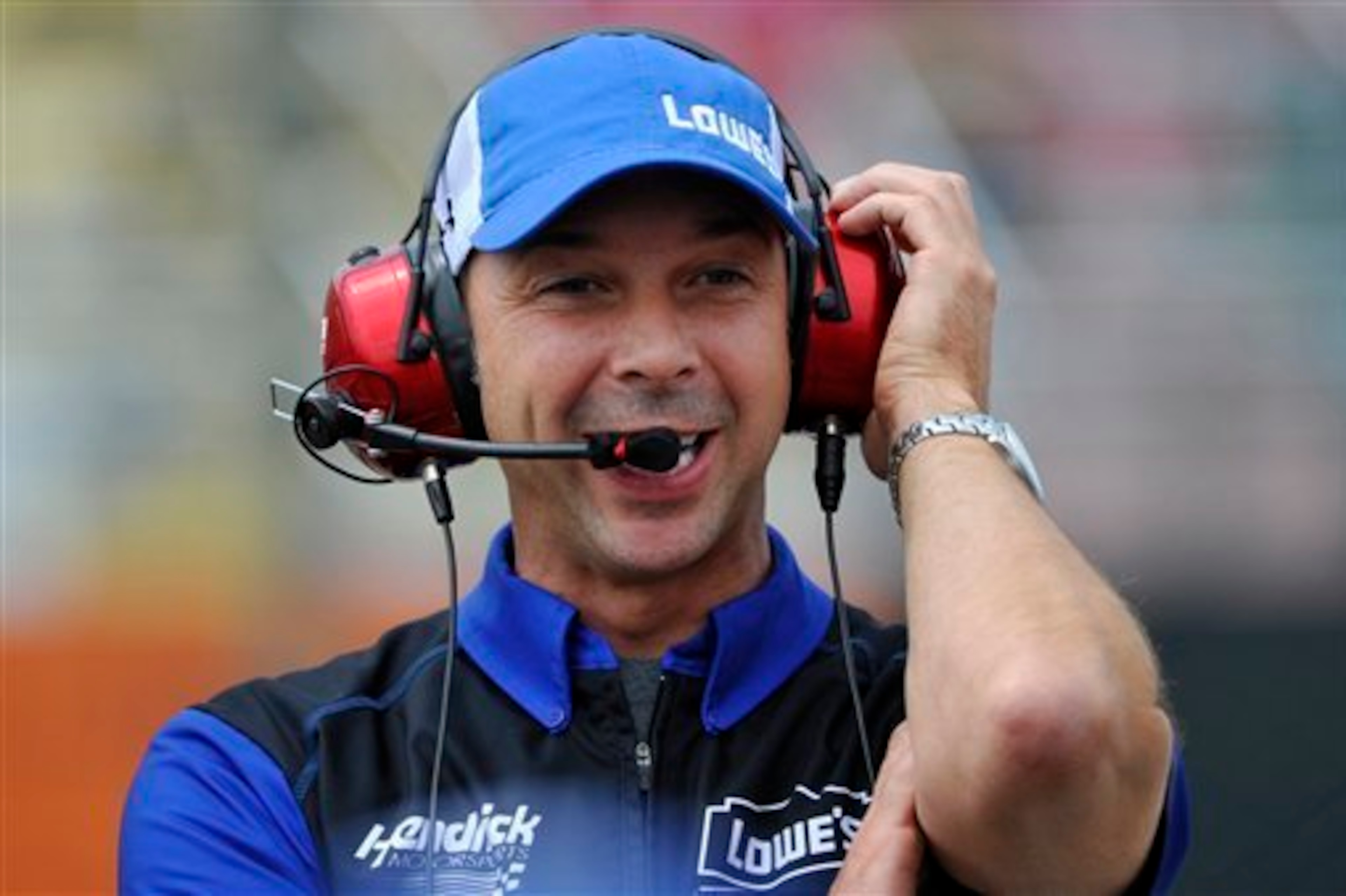 Chad Knaus never gave up trying to help Jimmie Johnson track down Brad Keselowski.