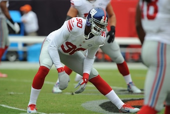 TAMPA, FL - NOVEMBER 8: Defensive tackle Jason Pierre-Paul #90 of the New York Giants warms up before the game against the Tampa Bay Buccaneers  at Raymond James Stadium on November 8, 2015 in Tampa, Florida. (Photo by Cliff McBride/Getty Images)