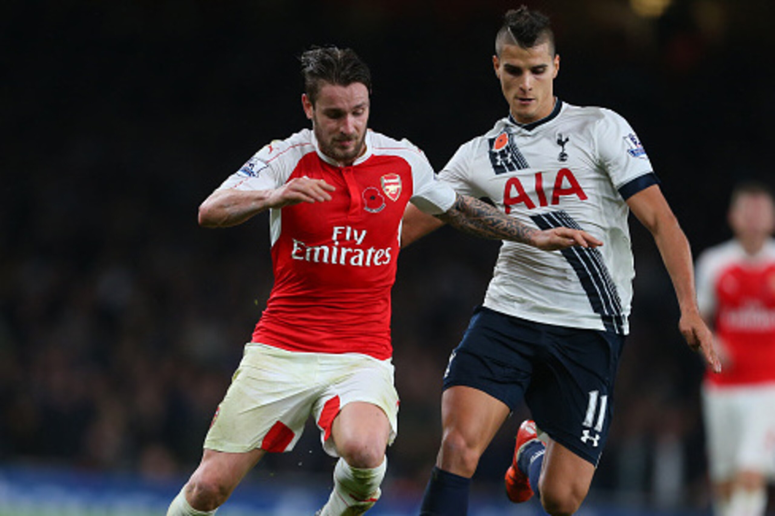 LONDON, ENGLAND - NOVEMBER 08:  Mathieu Debuchy of Arsenal and Erik Lamela of Tottenham Hotspur during the Barclays Premier League match between Arsenal and Tottenham Hotspur at Emirates Stadium on November 8, 2015 in London, England.  (Photo by Catherine