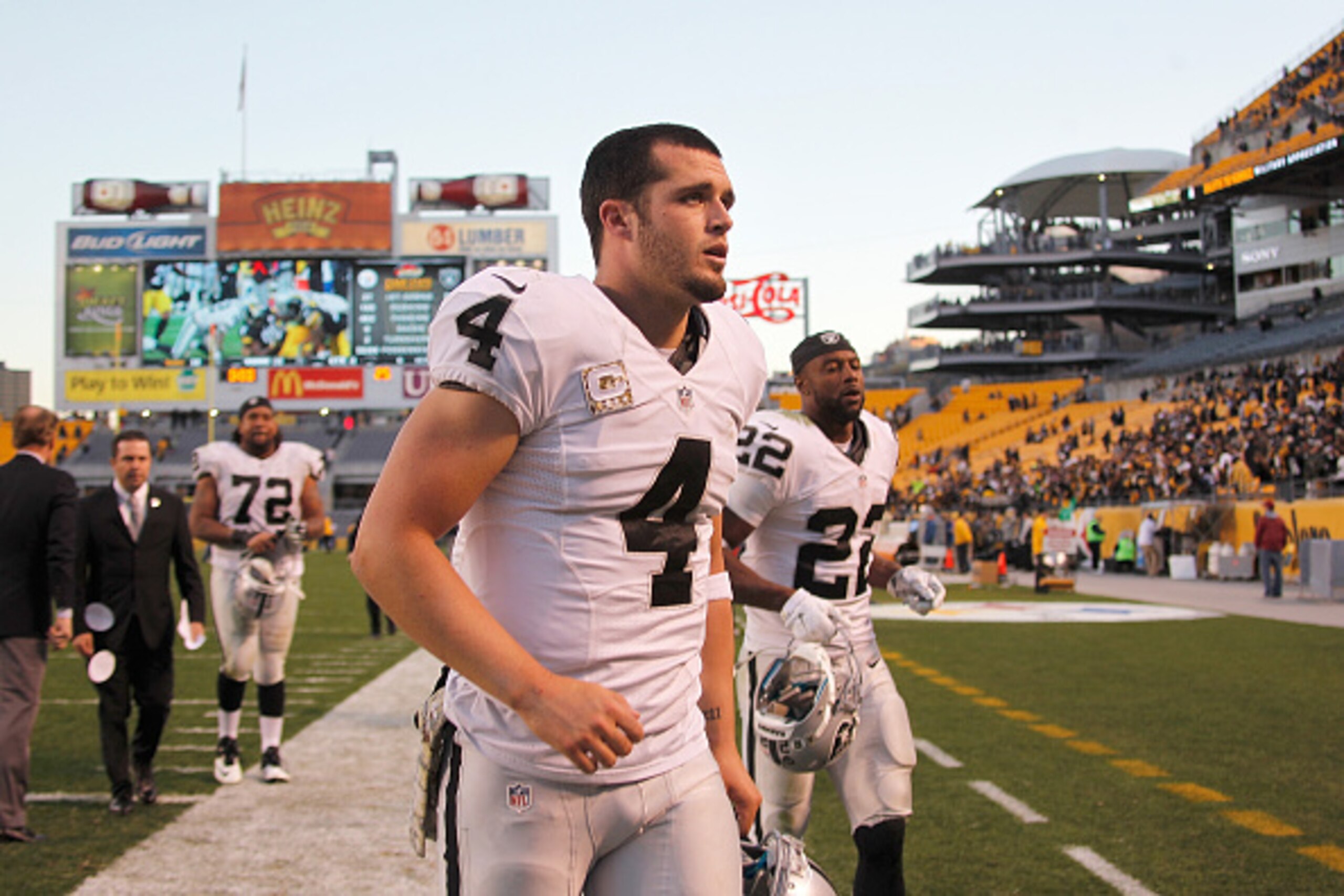 PITTSBURGH, PA - NOVEMBER 08:  Derek Carr #4 of the Oakland Raiders leaves the field after the game against the Pittsburgh Steelers at Heinz Field on November 8, 2015 in Pittsburgh, Pennsylvania.  (Photo by Justin K. Aller/Getty Images)