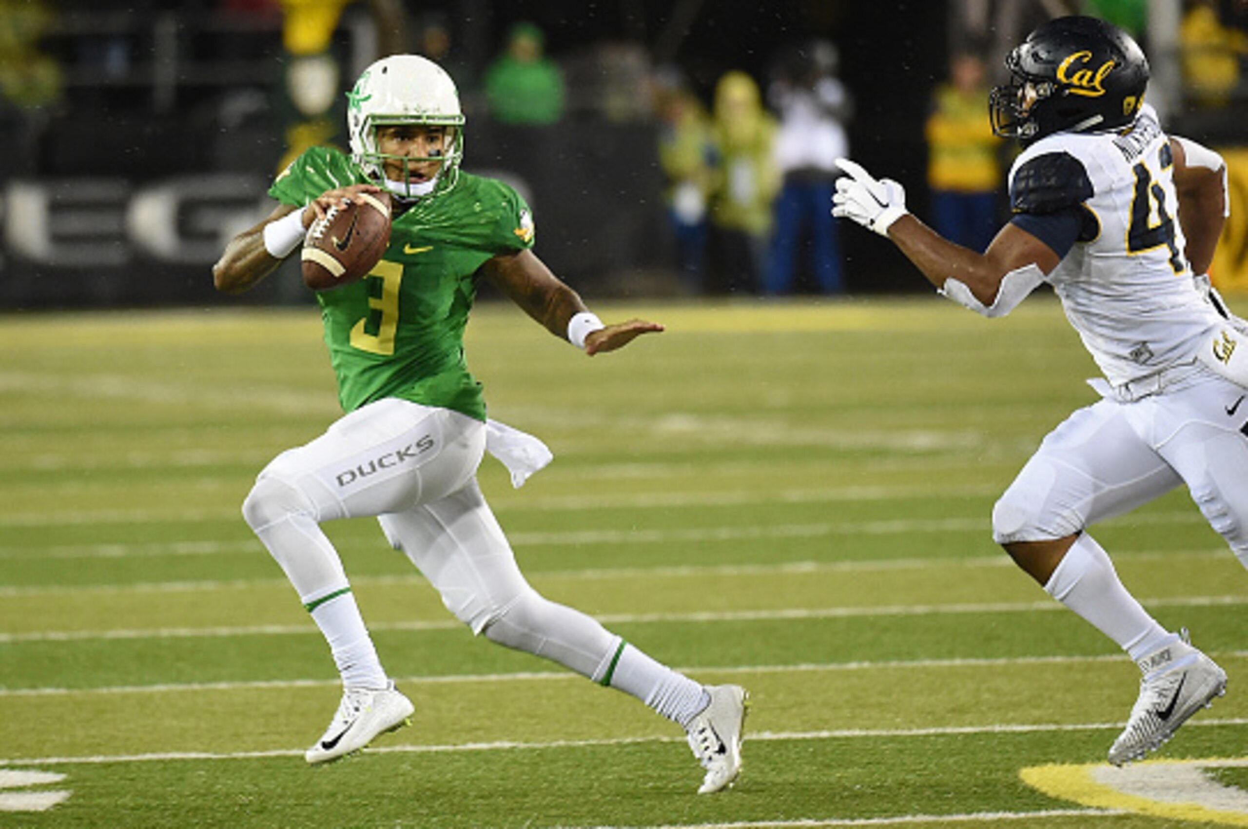 EUGENE, OR - NOVEMBER 07:  Quarterback Vernon Adams Jr. #3 of the Oregon Ducks tries to get away from linebacker Hardy Nickerson #47 of the California Golden Bears dutring the first  quarter of the game at Autzen Stadium on November 7, 2015 in Eugene, Ore