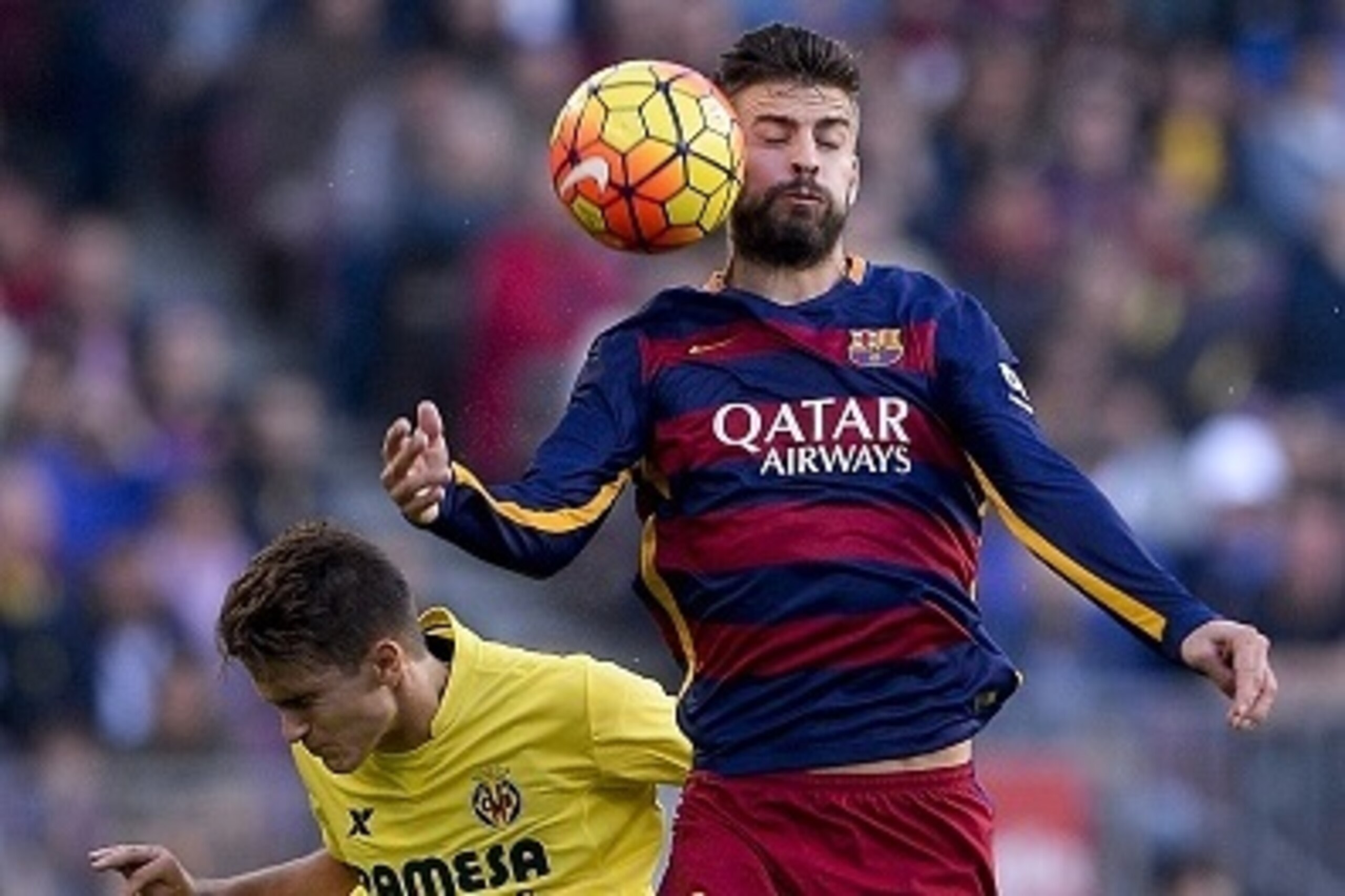 Barcelona's defender Gerard Pique (L) vies with Villarreal's midfielder Denis Suarez during the Spanish league football match FC Barcelona vs Villarreal CF at the Camp Nou stadium in Barcelona on November 8, 2015.   AFP PHOTO/ JOSEP LAGO        (Photo cre