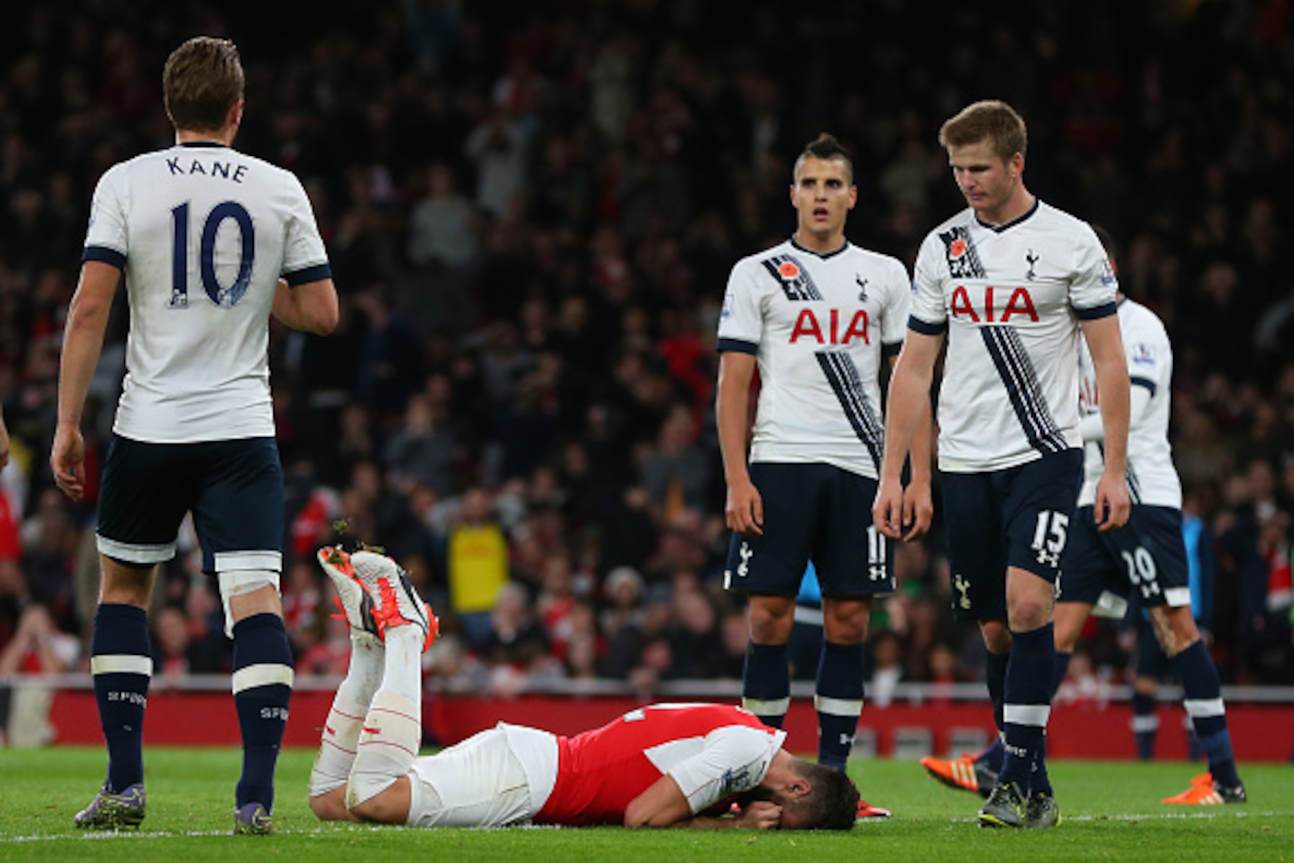 LONDON, ENGLAND - NOVEMBER 08:  Olivier Giroud of Arsenal reacts after missing a chance as Harry Kane, Erik Lamela and Eric Dier of Tottenham Hotspur look on during the Barclays Premier League match between Arsenal and Tottenham Hotspur at Emirates Stadiu