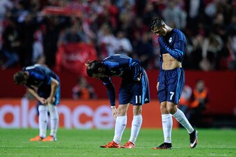 SEVILLE, SPAIN - NOVEMBER 08:  Cristiano Ronaldo of Real Madrid leaves the field with Gareth Bale after losing 3-2 to Sevilla  during the La Liga match between Sevilla FC and Real Madrid CF at Estadio Ramon Sanchez Pizjuan on November 8, 2015 in Seville, 
