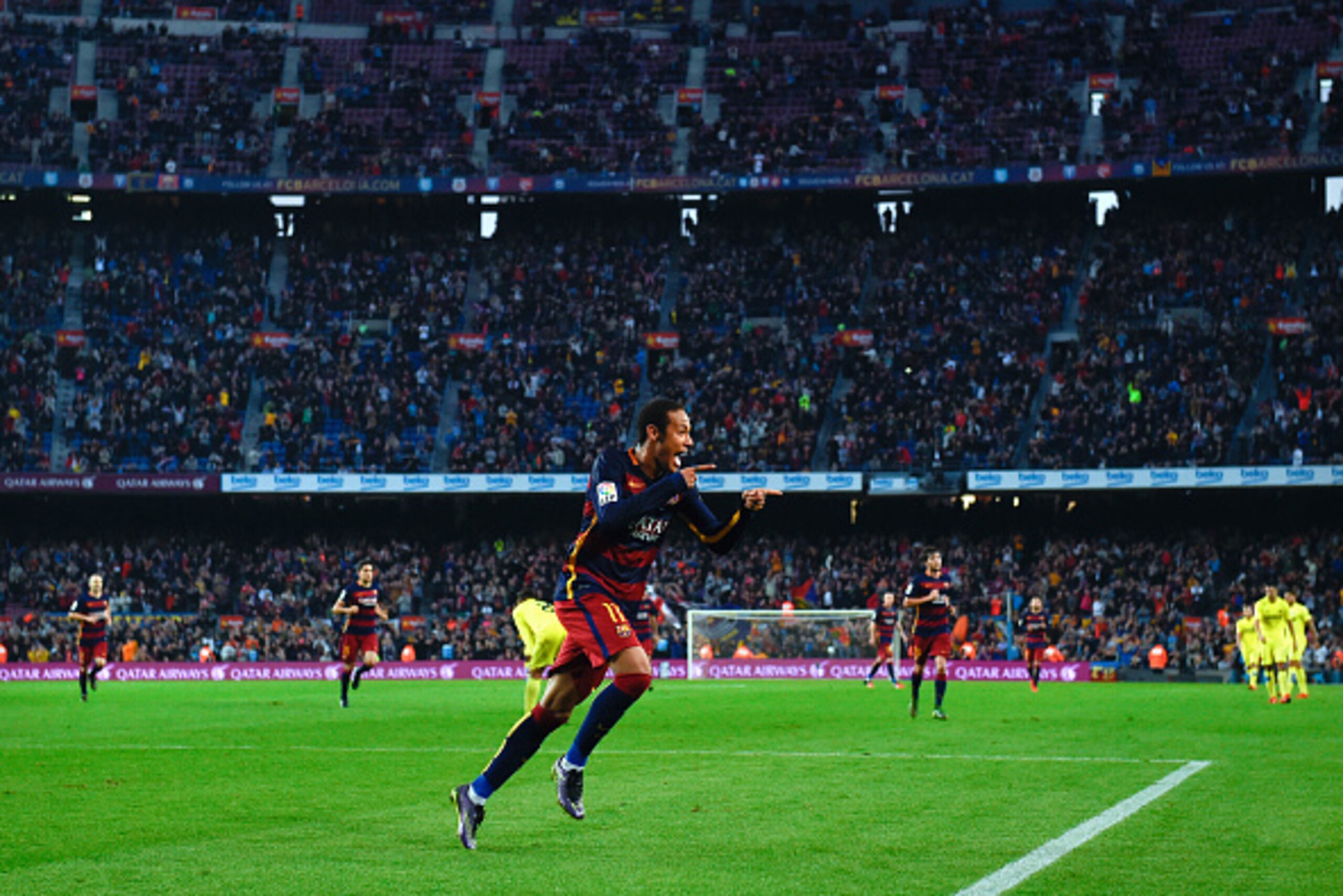 BARCELONA, SPAIN - NOVEMBER 08:  Neymar of FC Barcelona celebrates after scoring his team's third goal during the La Liga match between FC Barcelona and Villarreal CF at Camp Nou on November 8, 2015 in Barcelona, Spain.  (Photo by David Ramos/Getty Images