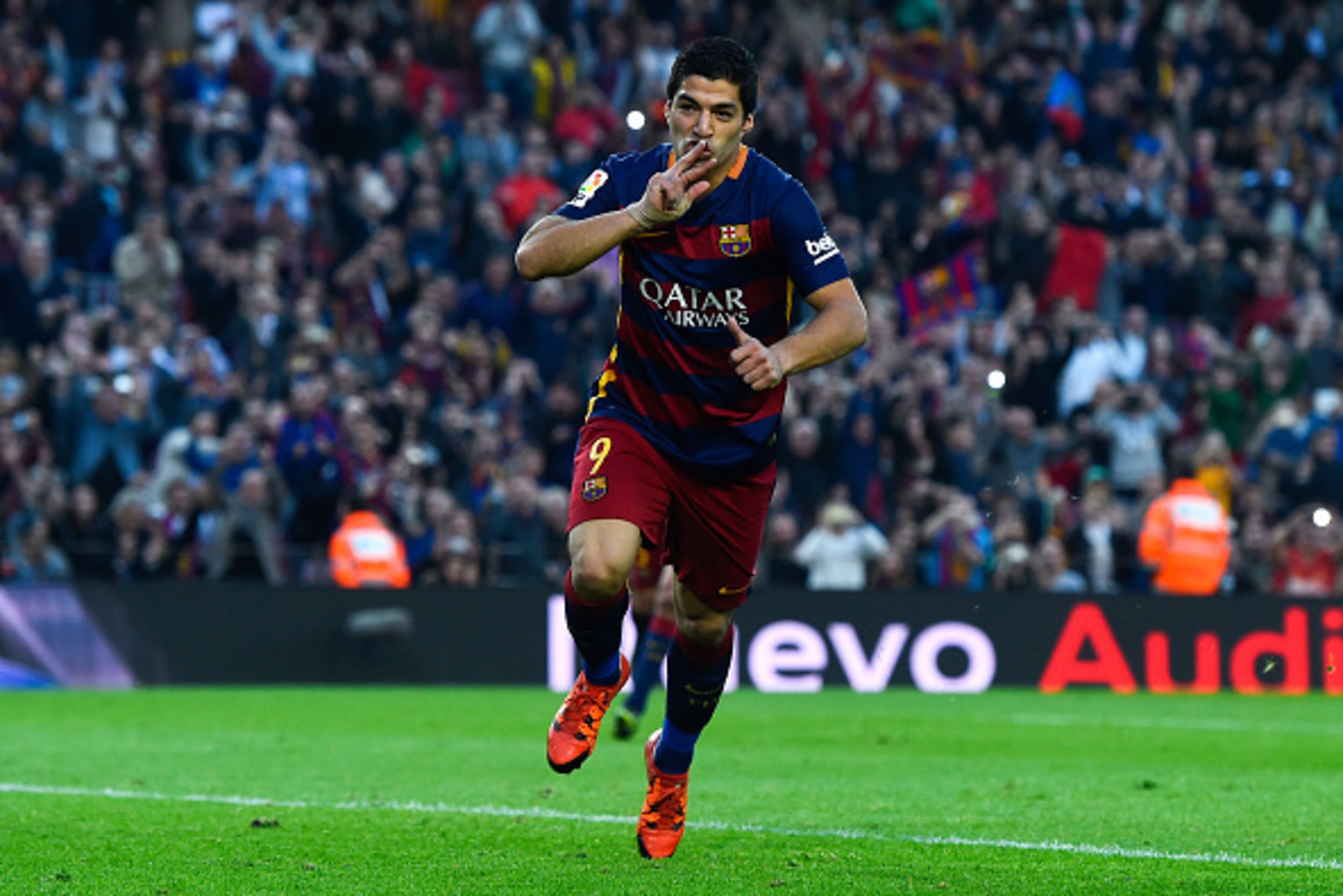 BARCELONA, SPAIN - NOVEMBER 08: Luis Suarez of FC Barcelona celebrates after scoring his team's second goal from the penalty spot during the La Liga match between FC Barcelona and Villarreal CF at Camp Nou on November 8, 2015 in Barcelona, Spain. (Photo BARCELONA, SPAIN - NOVEMBER 08: Luis Suarez of FC Barcelona celebrates after scoring his team's second goal from the penalty spot during the La Liga match between FC Barcelona and Villarreal CF at Camp Nou on November 8, 2015 in Barcelona, Spain. (Photo
