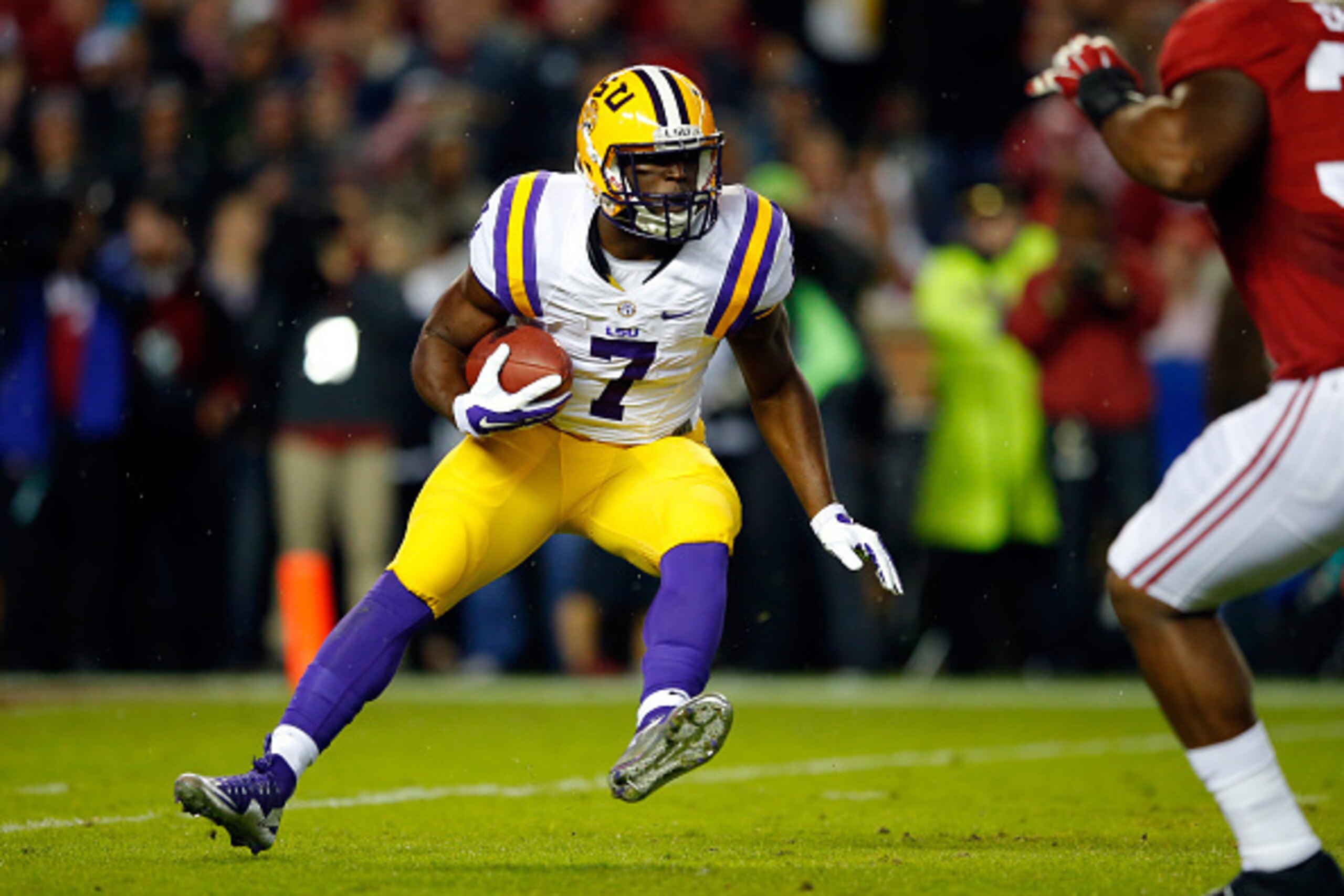TUSCALOOSA, AL - NOVEMBER 07:  Leonard Fournette #7 of the LSU Tigers runs the ball against the Alabama Crimson Tide during the first quarter at Bryant-Denny Stadium on November 7, 2015 in Tuscaloosa, Alabama.  (Photo by Kevin C. Cox/Getty Images)