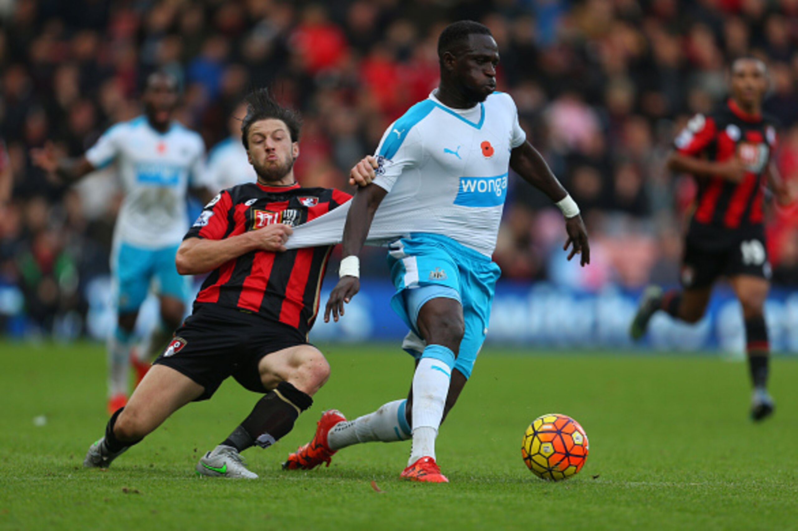 BOURNEMOUTH, ENGLAND - NOVEMBER 07:  Harry Arter of Bournemouth pulls the shirt of Moussa Sissoko of Newcastle United during the Barclays Premier League match between AFC Bournemouth and Newcastle United at Vitality Stadium on November 7, 2015 in Bournemo