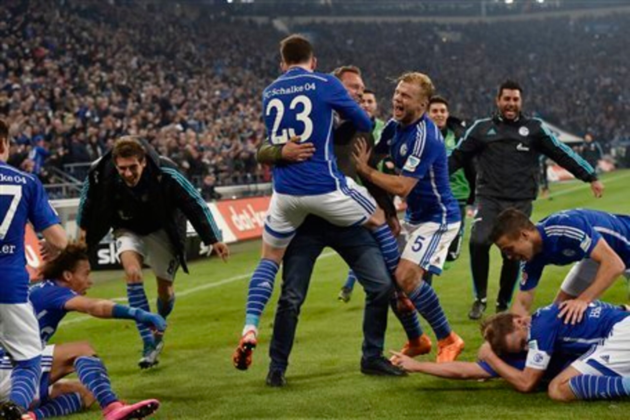 Andre Breitenreiter joined in wild celebrations with his Schalke players after Max Meyer's late winner against Hertha Berlin