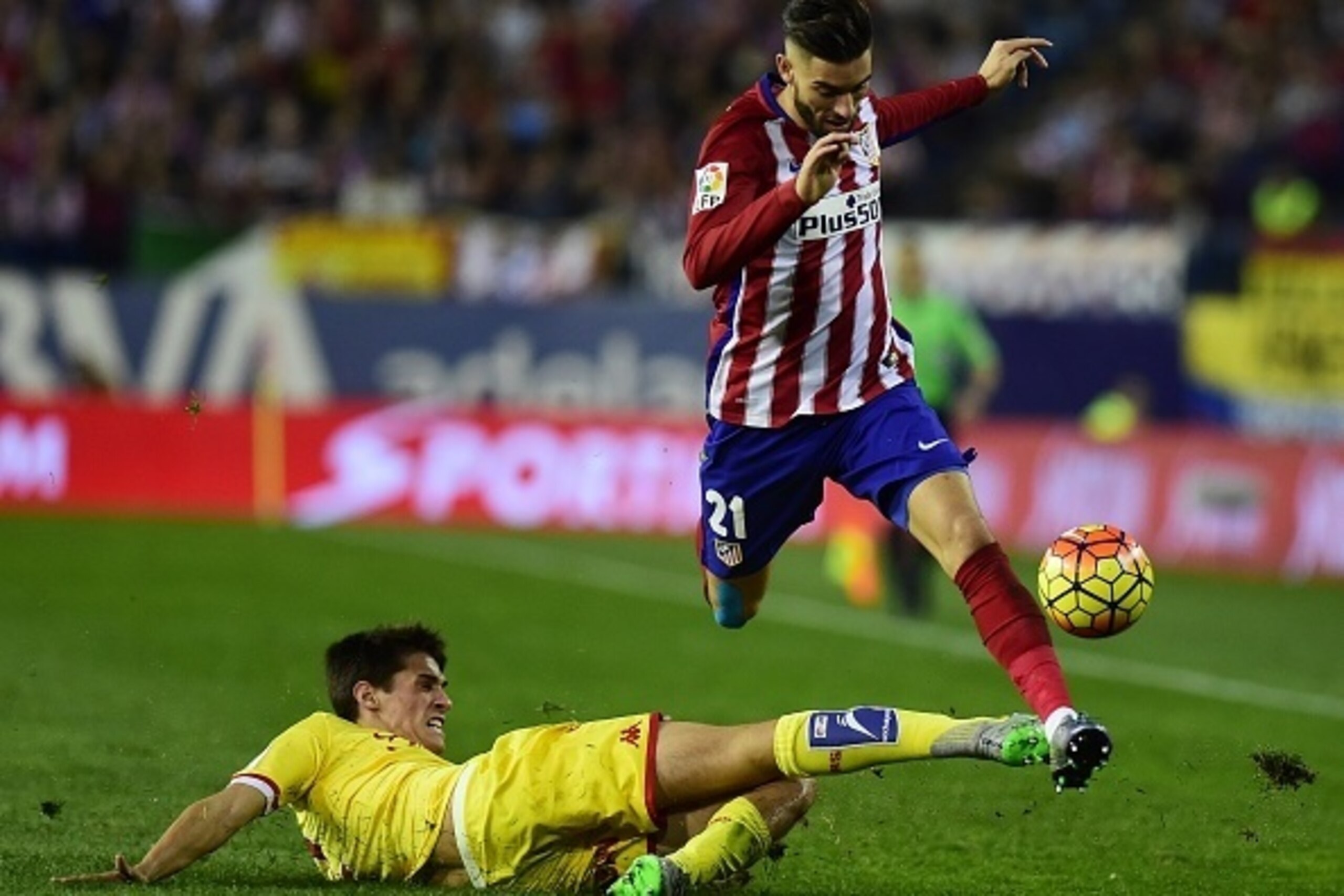 Atletico Madrid's Belgian midfielder Yannick Ferreira Carrasco (R) vies with Sporting Gijon's midfielder Pablo Perez Rodriguez during the Spanish league football match Club Atletico de Madrid vs Real Sporting de Gijon at the Vicente Calderon stadium in Ma