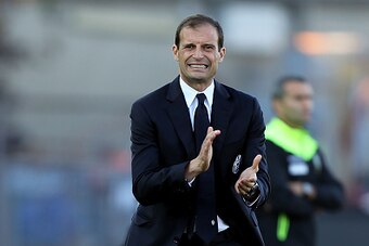 EMPOLI, ITALY - NOVEMBER 08: Massimiliano Allegri manager of Juventus FC gives instructions during the Serie A match between Empoli FC and Juventus FC at Stadio Carlo Castellani on November 8, 2015 in Empoli, Italy.  (Photo by Gabriele Maltinti/Getty Imag