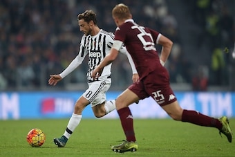 Juventus' midfielder Claudio Marchisio (L) during the Italian Serie A football match Juventus Vs Torino on October 31, 2015 at the Juventus Stadium in Turin.  AFP PHOTO / MARCO BERTORELLO        (Photo credit should read MARCO BERTORELLO/AFP/Getty Images)