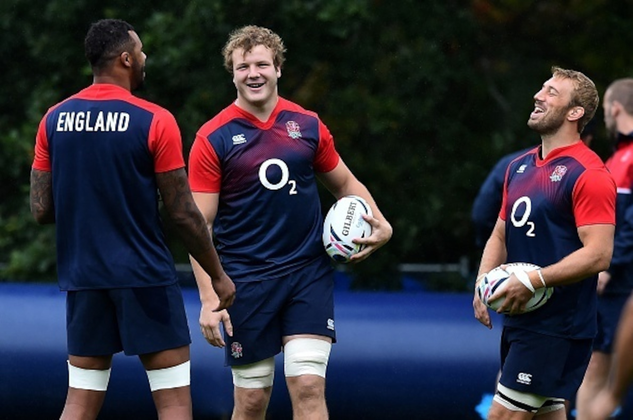 England's lock Courtney Lawes (L) England's lock Joe Launchbury (C) and England's back row Chris Robshaw (R) share a joke during a team training session at Pennyhill Park near Bagshot on September 14, 2015 ahead of the 2015 Rugby Union World Cup which beg