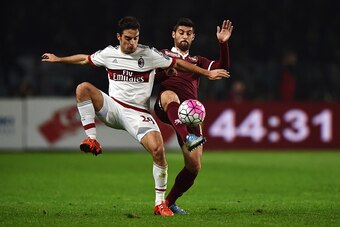 TURIN, ITALY - OCTOBER 17:  Marco Benassi (R) of Torino FC competes with Giacomo Bonaventura of AC Milan during the Serie A match between Torino FC and AC Milan at Stadio Olimpico di Torino on October 17, 2015 in Turin, Italy.  (Photo by Valerio Pennicino