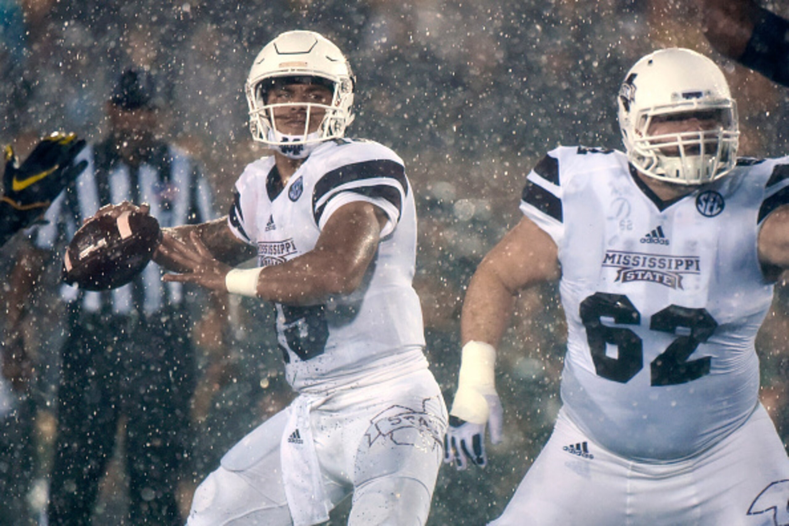 COLUMBIA , MO - NOVEMBER 5: Quarterback Dak Prescott #15 of the Mississippi State Bulldogs throws a touchdown pass against the Missouri Tigers in the second quarter at Memorial Stadium on November 5, 2015 in Columbia, Missouri. (Photo by Ed Zurga/Getty Im