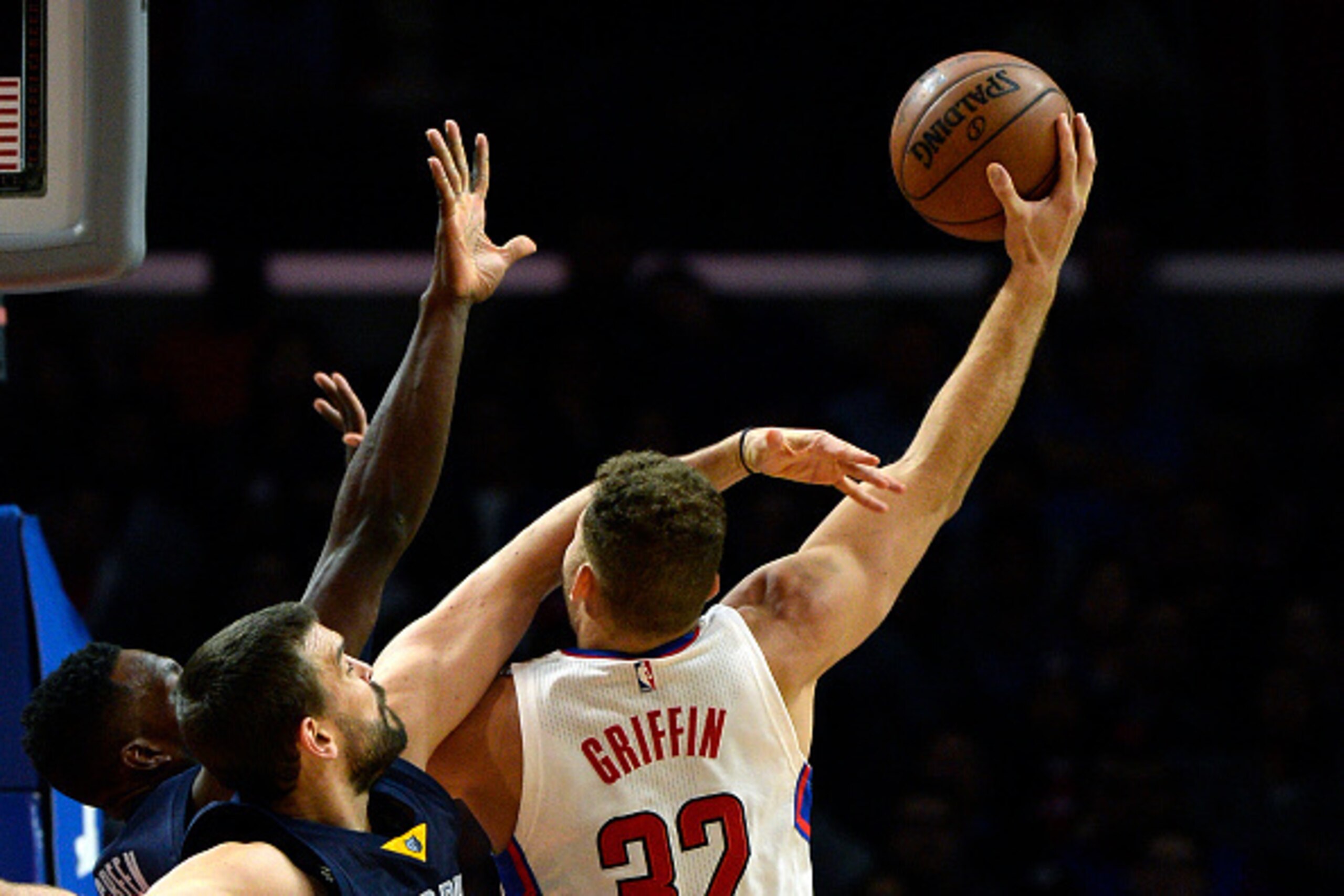 LOS ANGELES CA - NOVEMBER 9: Marc Gasol #33 of the Memphis Grizzlies commits a flagrant fouls against Blake Griffin #32 of the Los Angeles Clippers during the second half of the basketball game at Staples Center November 9, 2015 in Los Angeles, California