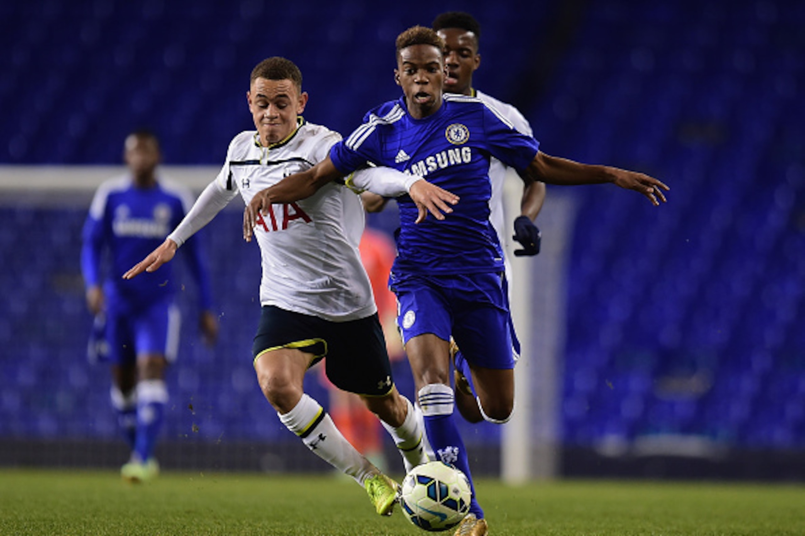 LONDON, ENGLAND - MARCH 05: Charly Musonda of Chelsea battles with Luke Amos of Spurs during the FA Youth Cup Semi Final, first leg match between Tottenham Hotspur and Chelsea at White Hart Lane on March 5, 2015 in London, England. (Photo by Jamie McDon LONDON, ENGLAND - MARCH 05: Charly Musonda of Chelsea battles with Luke Amos of Spurs during the FA Youth Cup Semi Final, first leg match between Tottenham Hotspur and Chelsea at White Hart Lane on March 5, 2015 in London, England. (Photo by Jamie McDon