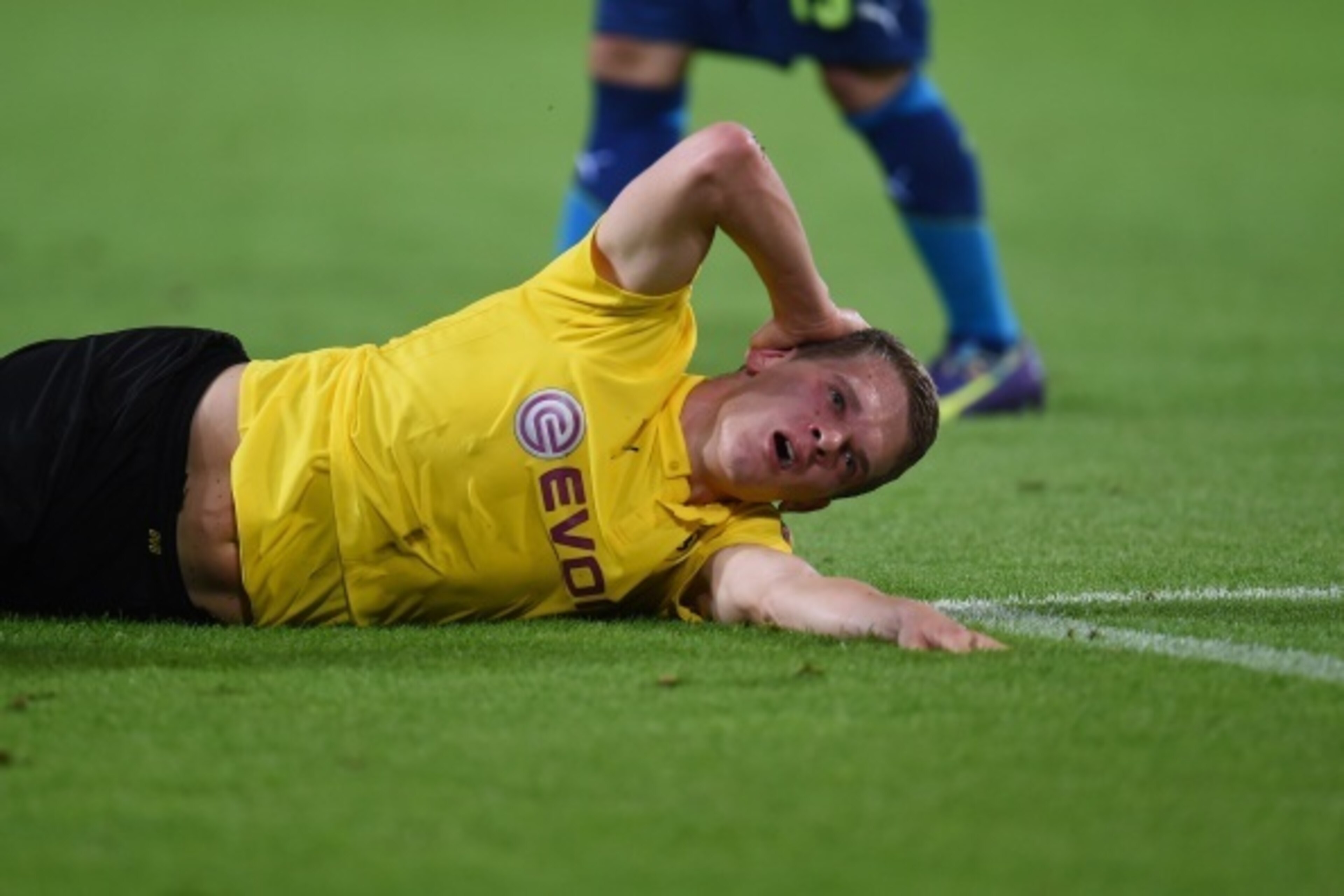 Dortmund's defender Matthias Ginter reacts during the first leg UEFA Champions League Group D football match Borussia Dortmund vs Arsenal London in Dortmund, western Germany on September 16, 2014. Dortmund won the match 2-0. AFP PHOTO / PATRIK STOLLARZ Dortmund's defender Matthias Ginter reacts during the first leg UEFA Champions League Group D football match Borussia Dortmund vs Arsenal London in Dortmund, western Germany on September 16, 2014. Dortmund won the match 2-0. AFP PHOTO / PATRIK STOLLARZ