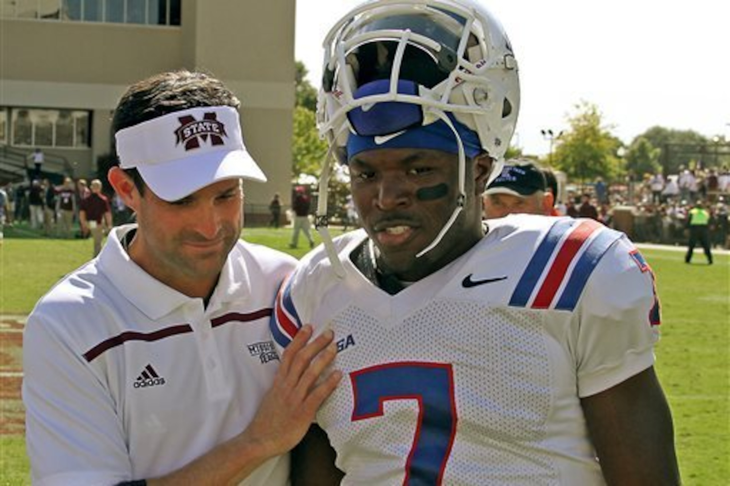 Mississippi State DC Manny Diaz (left)