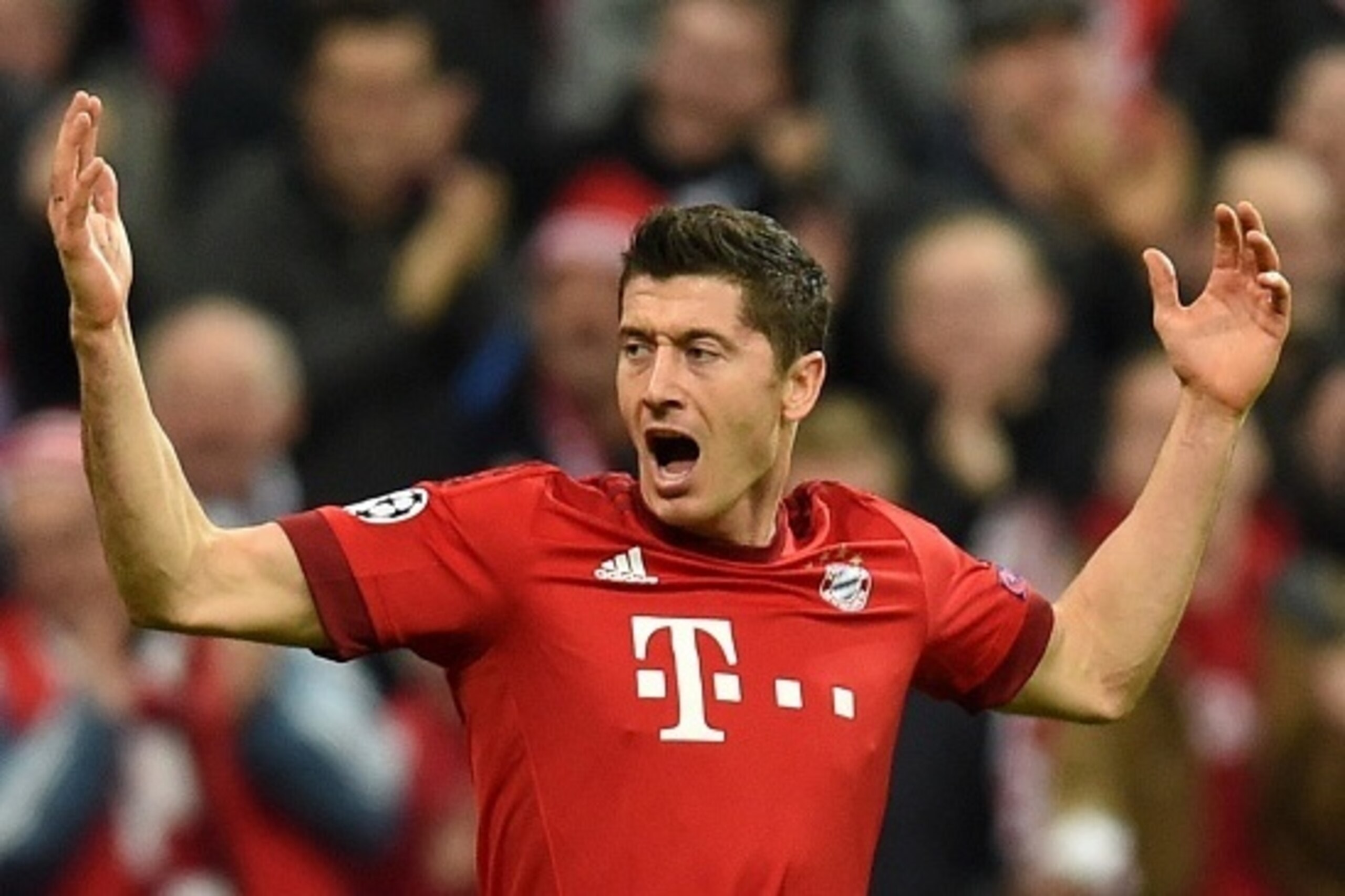 Bayern Munich's Polish striker Robert Lewandowski celebrates scoring the opening goal during the UEFA Champions League Group F second-leg football match between FC Bayern Munich and Arsenal FC in Munich, southern Germany, on November 4, 2015.  AFP PHOTO /