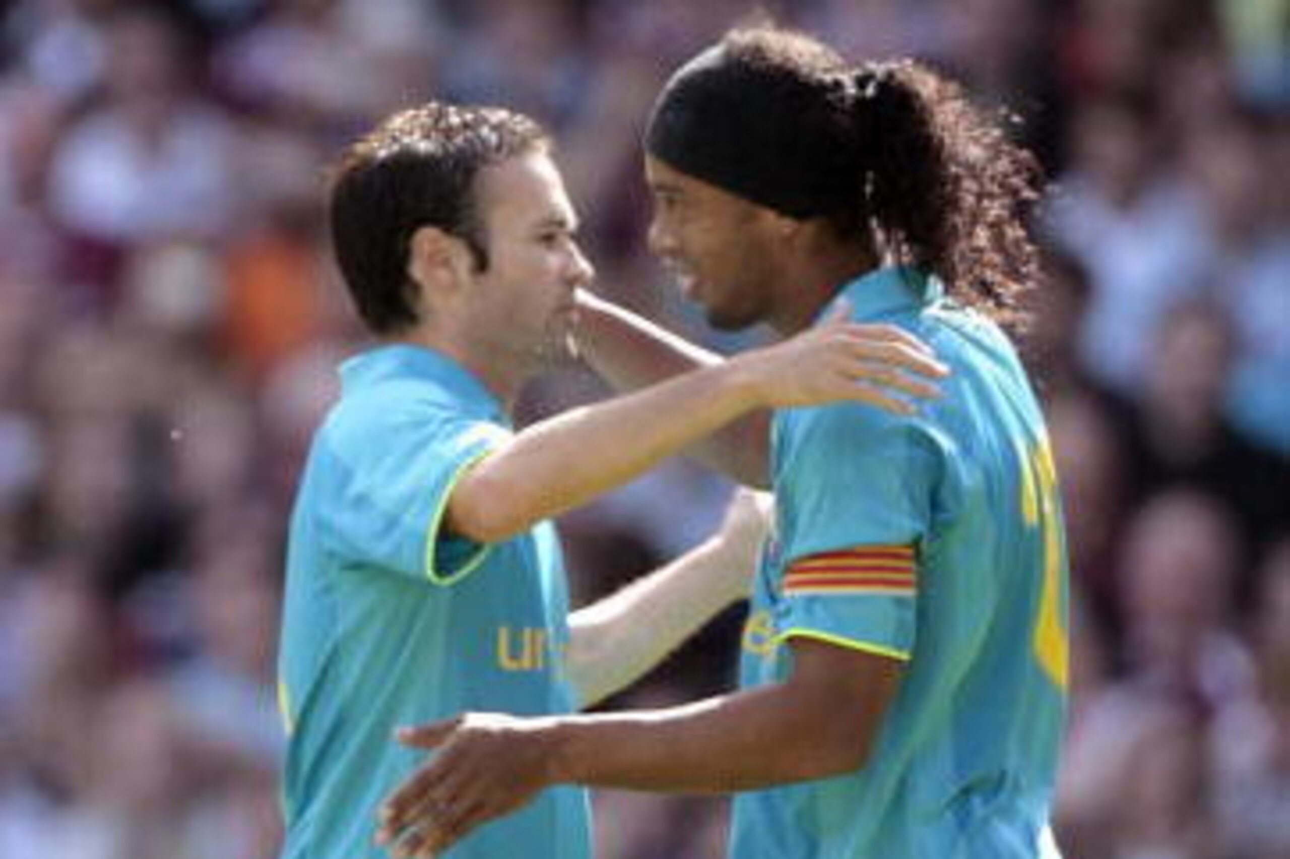 Barcelona's Brazilian striker Ronaldinho (R) is congratulated by team-mate Andres Iniesta after scoring a penalty against Hearts of Midlothian FC during their friendly football match Hampden Stadium in Edinburgh, Britain, 28 July 2007. AFP PHOTO / KIERA Barcelona's Brazilian striker Ronaldinho (R) is congratulated by team-mate Andres Iniesta after scoring a penalty against Hearts of Midlothian FC during their friendly football match Hampden Stadium in Edinburgh, Britain, 28 July 2007. AFP PHOTO / KIERA