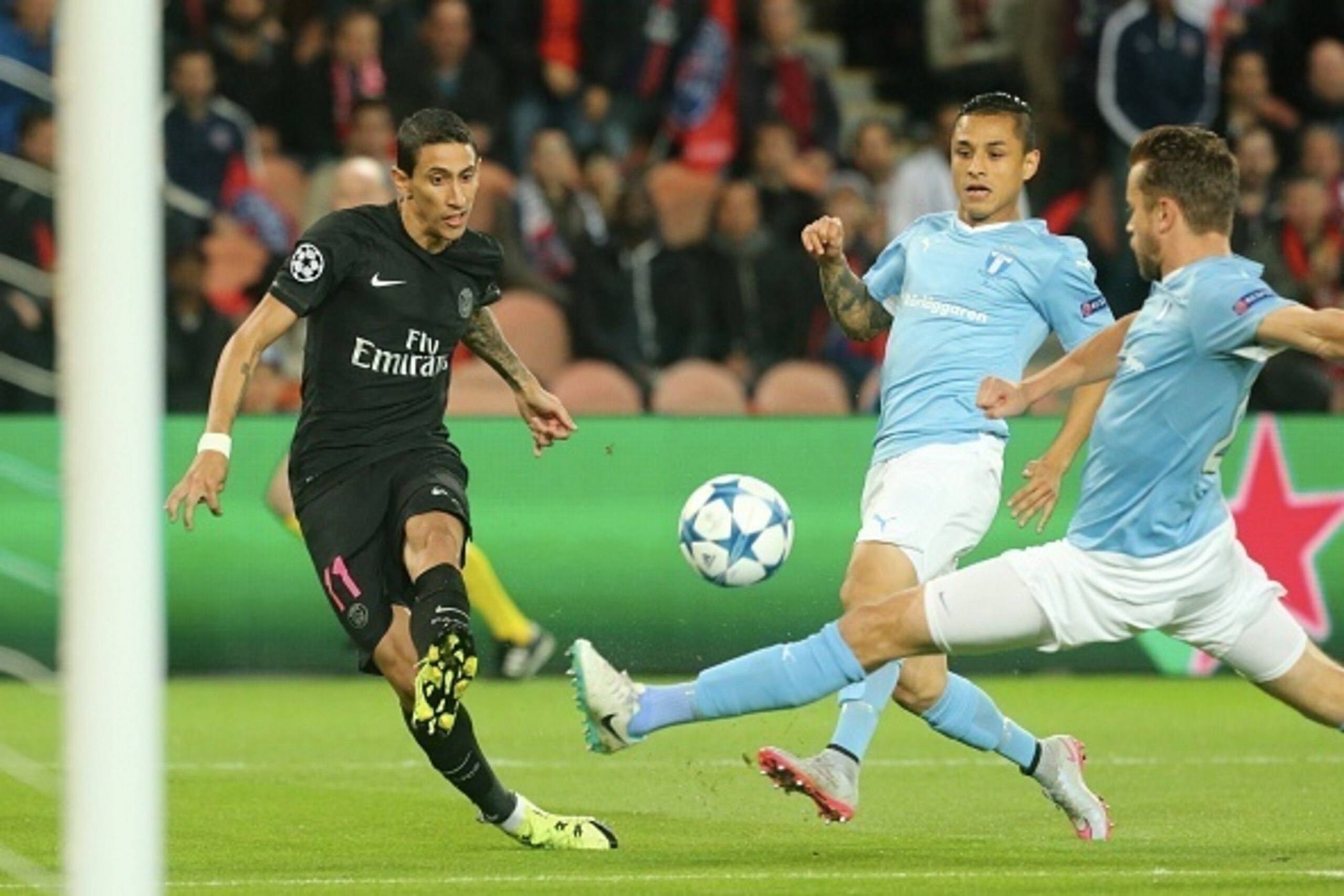 PARIS, FRANCE - SEPTEMBER 15:  Angel Di Maria of Paris Saint-Germain scores the opening goal during the UEFA Champions League between Paris Saint-Germain and Malmo FF at Parc Des Princes on September 15, 2015 in Paris, France.  (Photo by Xavier Laine/Gett