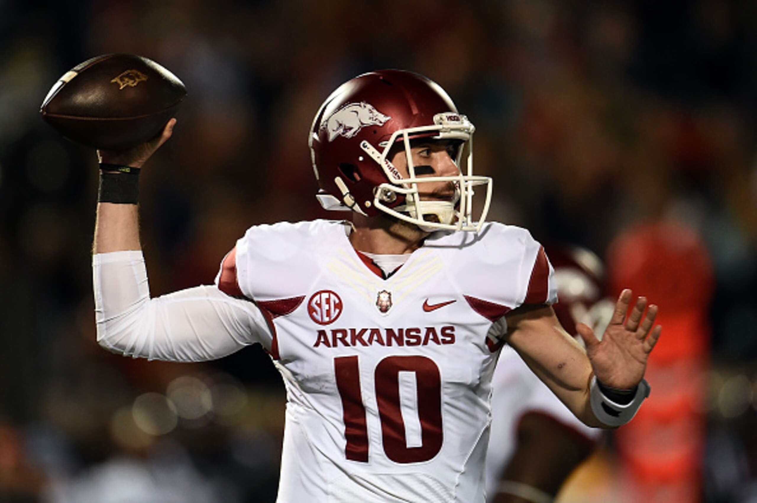 OXFORD, MS - NOVEMBER 07: Brandon Allen #10 of the Arkansas Razorbacks drops back to pass during a game against the Mississippi Rebels at Vaught-Hemingway Stadium on November 7, 2015 in Oxford, Mississippi. (Photo by Stacy Revere/Getty Images) OXFORD, MS - NOVEMBER 07: Brandon Allen #10 of the Arkansas Razorbacks drops back to pass during a game against the Mississippi Rebels at Vaught-Hemingway Stadium on November 7, 2015 in Oxford, Mississippi. (Photo by Stacy Revere/Getty Images)