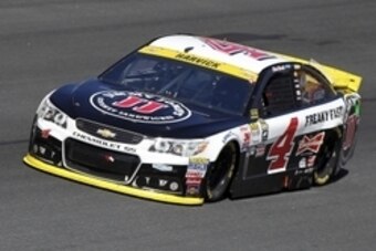 Oct 11, 2015; Concord, NC, USA; Sprint Cup Series driver Kevin Harvick (4) during the Bank of America 500 at Charlotte Motor Speedway. Mandatory Credit: Peter Casey-USA TODAY Sports