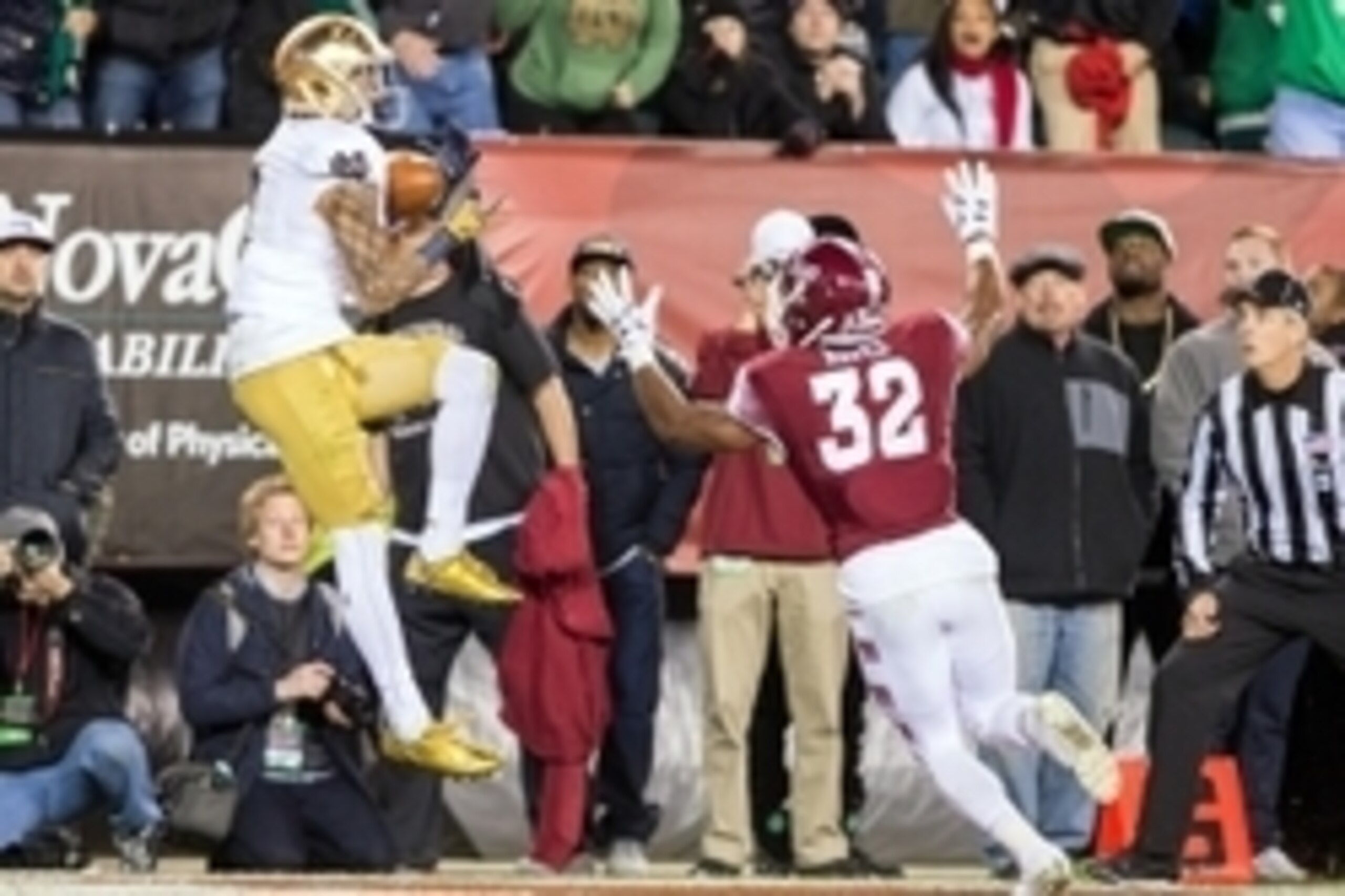 Oct 31, 2015; Philadelphia, PA, USA; Notre Dame Fighting Irish wide receiver William Fuller (7) catches a pass for a touchdown over Temple Owls safety Will Hayes (32) in the fourth quarter at Lincoln Financial Field. Notre Dame won 24-20. Mandatory Credit Oct 31, 2015; Philadelphia, PA, USA; Notre Dame Fighting Irish wide receiver William Fuller (7) catches a pass for a touchdown over Temple Owls safety Will Hayes (32) in the fourth quarter at Lincoln Financial Field. Notre Dame won 24-20. Mandatory Credit