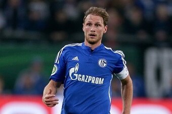 Benedikt Howedes of Schalke 04 during the DFB Pokal match between Schalke 04 and Borussia Monchengladbach on October 28, 2015 at the Veltins Arena in Gelsenkirchen, Germany.(Photo by VI Images via Getty Images)