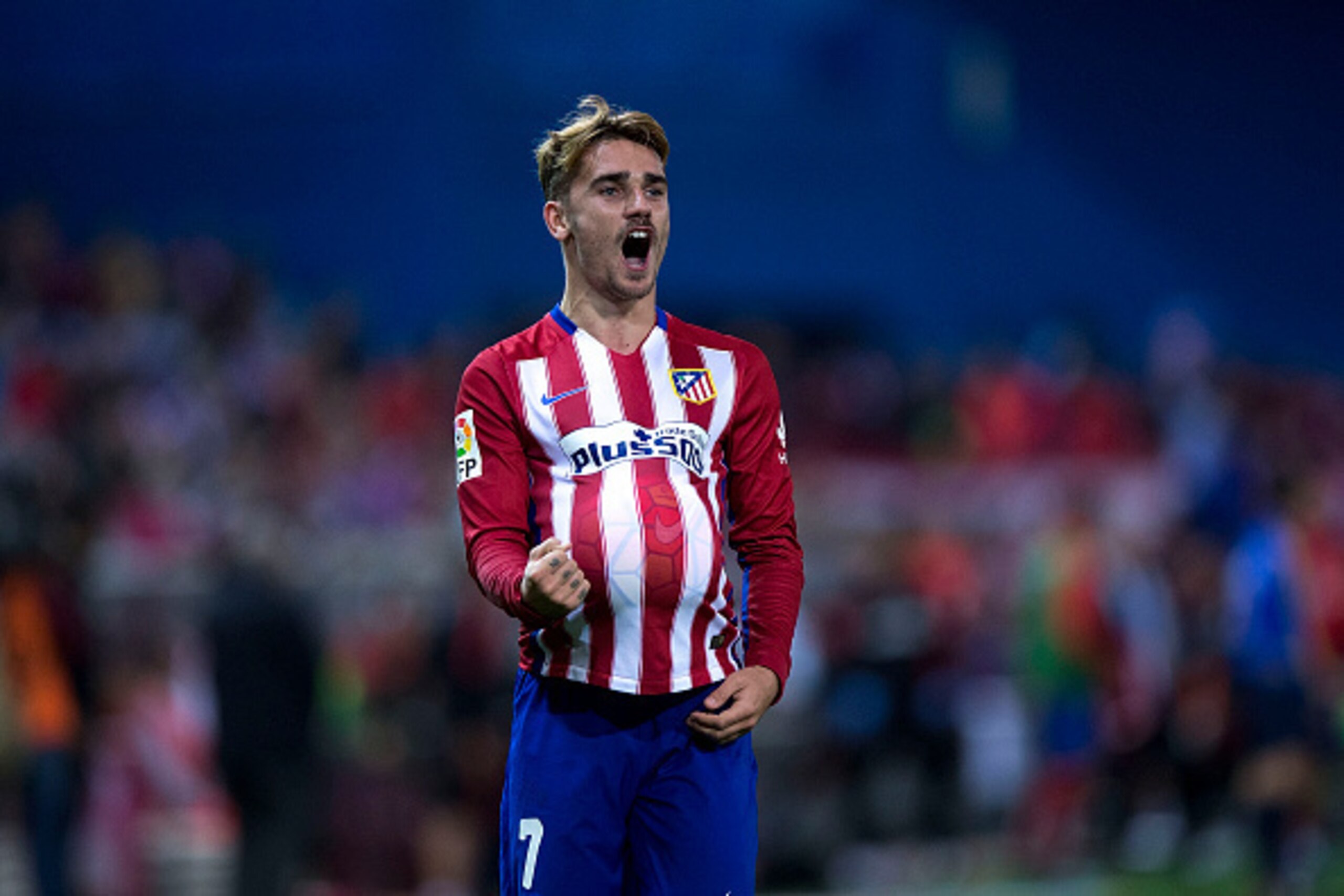 MADRID, SPAIN - NOVEMBER 08: Antoine Griezmann of Atletico de Madrid celebrates scoring their opening goal during the La Liga mathc bewteen Club Atletico de Madrid and Real Sporting de Gijon at Vicente Calderon Stadium on November 8, 2015 in Madrid, Spain