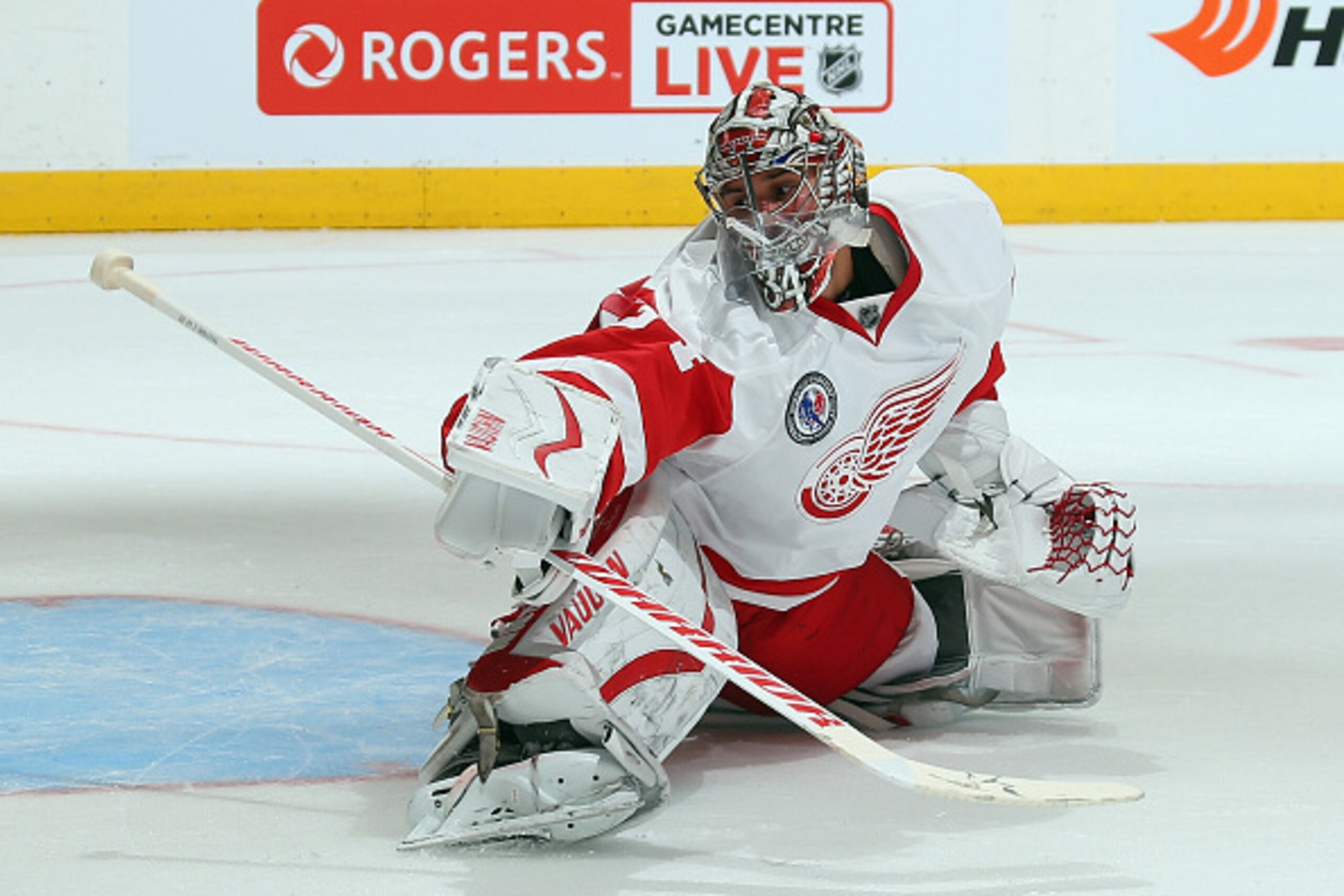 TORONTO, ON - NOVEMBER 06: Petr Mrazek #34 of the Detroit Red Wings tends net against the Toronto Maple Leafs at the Air Canada Centre on November 6, 2015 in Toronto, Ontario, Canada. (Photo by Bruce Bennett/Getty Images) TORONTO, ON - NOVEMBER 06: Petr Mrazek #34 of the Detroit Red Wings tends net against the Toronto Maple Leafs at the Air Canada Centre on November 6, 2015 in Toronto, Ontario, Canada. (Photo by Bruce Bennett/Getty Images)