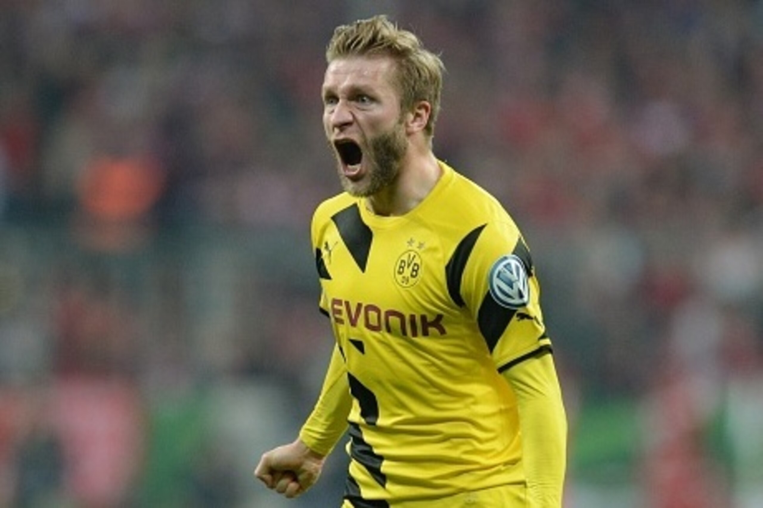 Dortmund's Polish midfielder Jakub Blaszczykowski celebrates the equalizer during the German Cup DFB Pokal semi-final football match FC Bayern Munich v Borussia Dortmund in Munich, southern Germany, on April 28, 2015.  AFP PHOTO / CHRISTOF STACHE

+++ RES