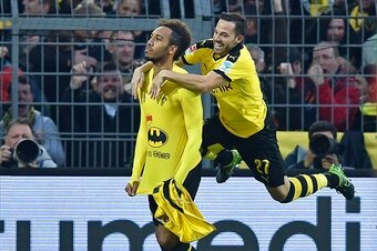 "Batman" Aubameyang celebrating his goal in the derby against Schalke with Gonzalo Castro.