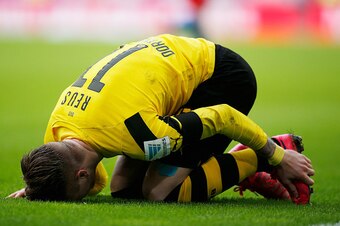 HAMBURG, GERMANY - MARCH 07:  Marco Reus of Dortmund takes an injury during the First Bundesliga match between Hamburger SV and Borussia Dortmund at Imtech Arena on March 7, 2015 in Hamburg, Germany.  (Photo by Boris Streubel/Getty Images)