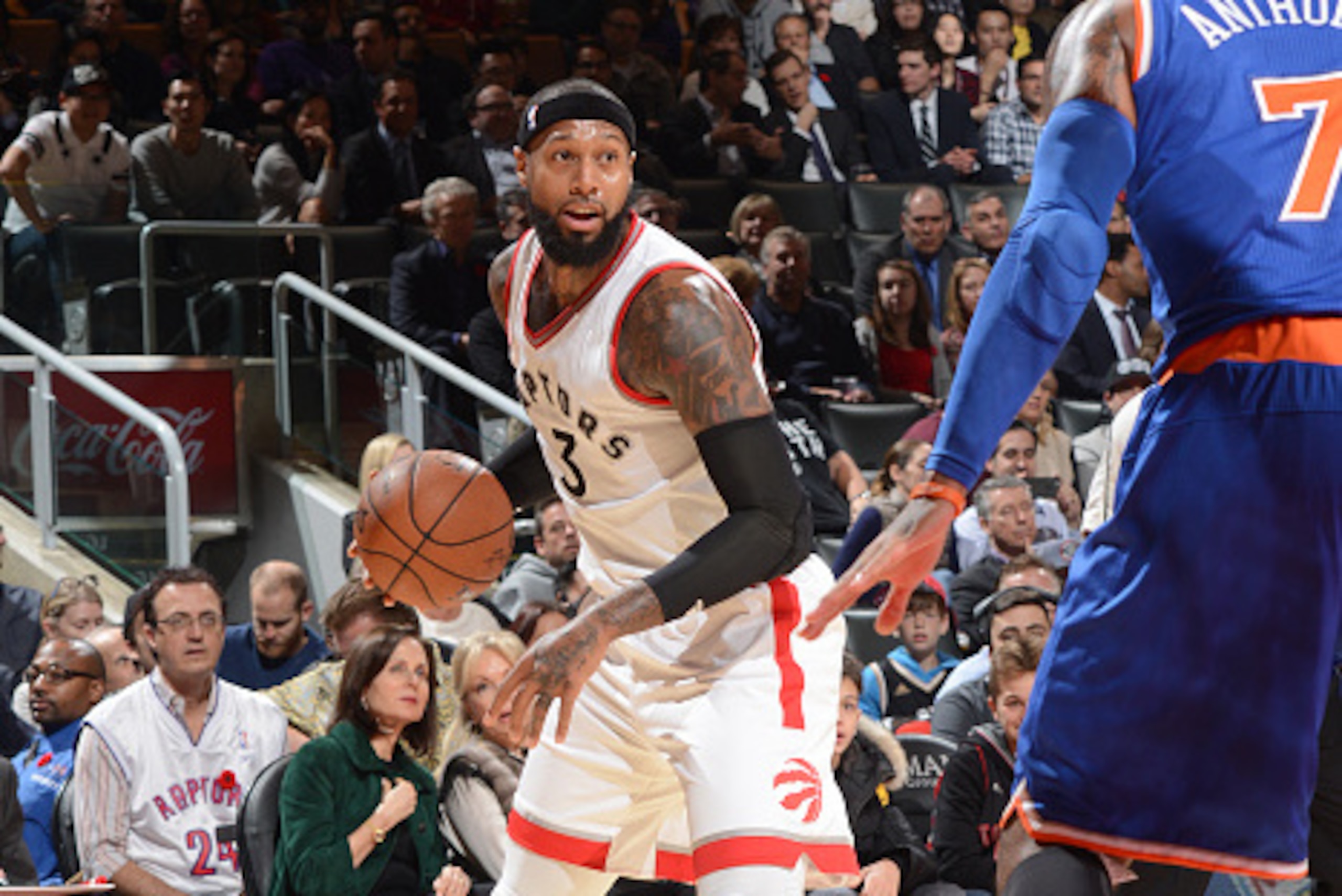 TORONTO, CA - NOVEMBER 10: James Johnson #3 of the Toronto Raptors drives to the basket against the New York Knicks during the game on November 10, 2015 at Air Canada Centre in Toronto, Canada. NOTE TO USER: User expressly acknowledges and agrees that, by TORONTO, CA - NOVEMBER 10: James Johnson #3 of the Toronto Raptors drives to the basket against the New York Knicks during the game on November 10, 2015 at Air Canada Centre in Toronto, Canada. NOTE TO USER: User expressly acknowledges and agrees that, by