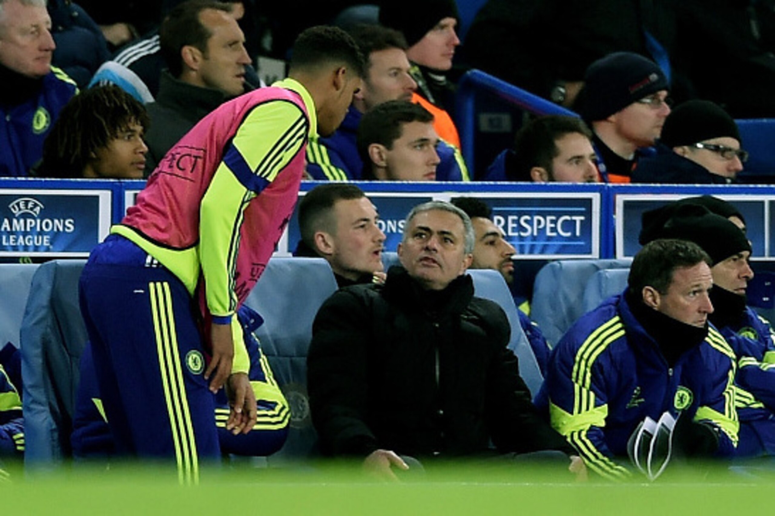 LONDON, ENGLAND - DECEMBER 10:  Ruben Loftus-Cheek of Chelsea speaks with Jose Mourinho the manager of Chelsea during the UEFA Champions League group G match between Chelsea and Sporting Clube de Portugal at Stamford Bridge on December 10, 2014 in London,