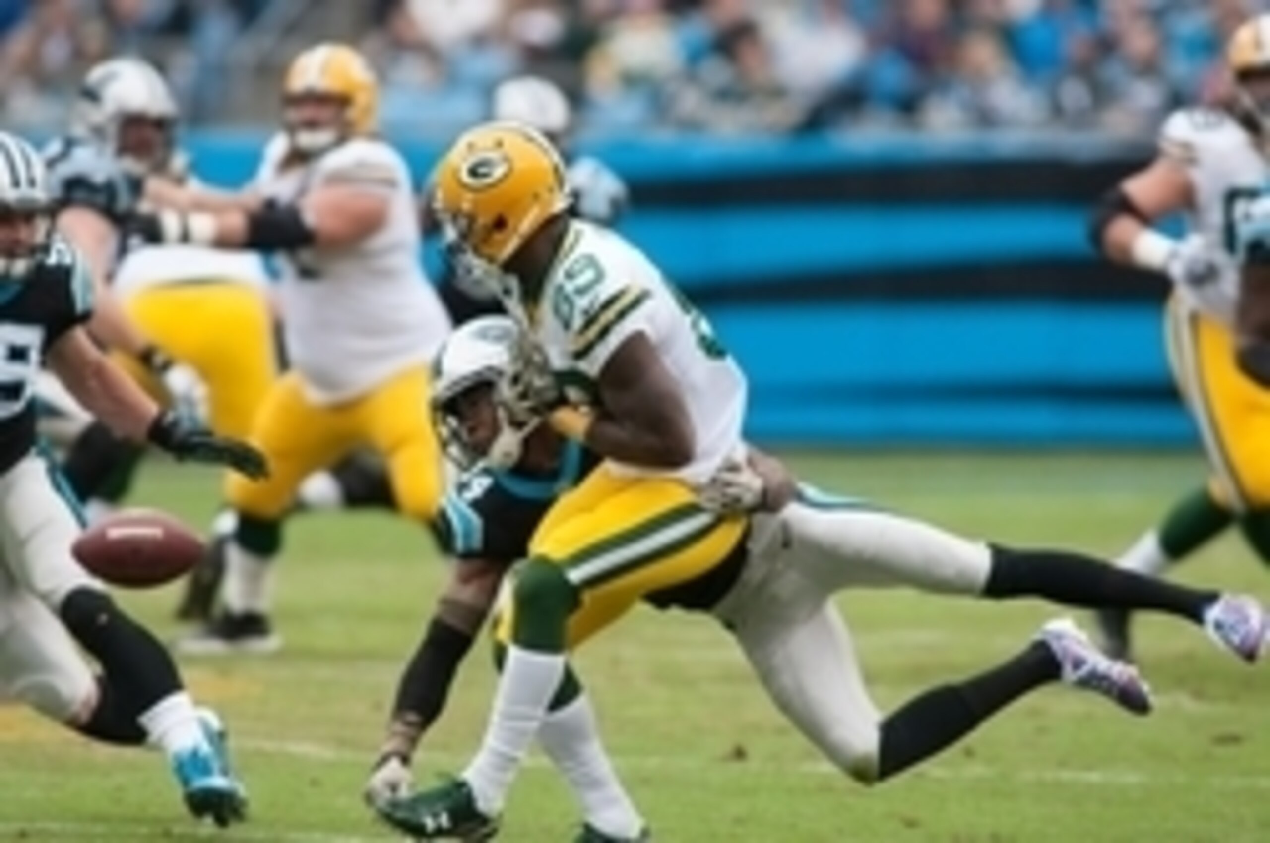 Nov 8, 2015; Charlotte, NC, USA; Carolina Panthers cornerback Josh Norman (24) knocks the ball away from Green Bay Packers wide receiver James Jones (89) during the first quarter at Bank of America Stadium. Mandatory Credit: Jeremy Brevard-USA TODAY Spor Nov 8, 2015; Charlotte, NC, USA; Carolina Panthers cornerback Josh Norman (24) knocks the ball away from Green Bay Packers wide receiver James Jones (89) during the first quarter at Bank of America Stadium. Mandatory Credit: Jeremy Brevard-USA TODAY Spor