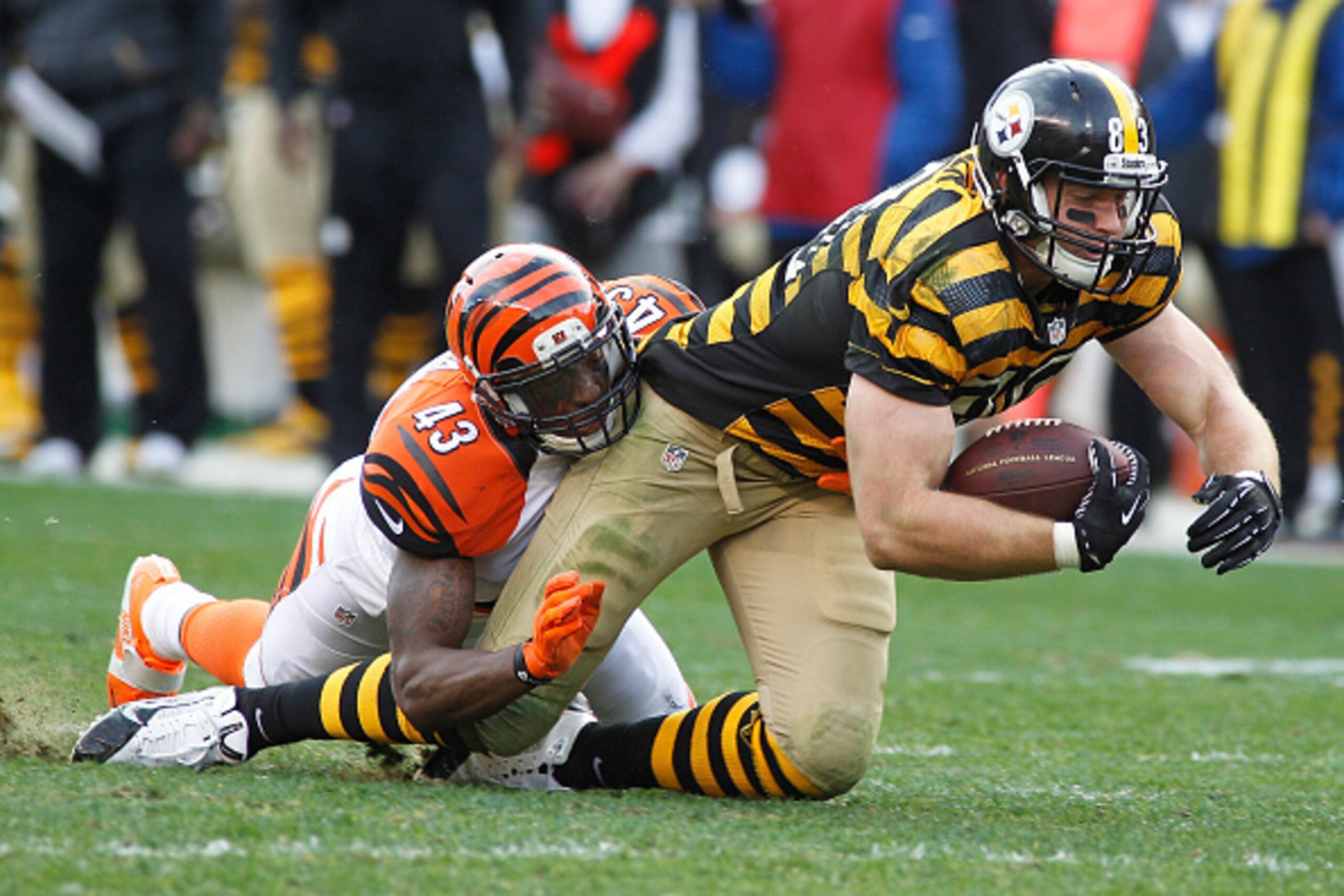 PITTSBURGH, PA - NOVEMBER 01: Heath Miller #83 of the Pittsburgh Steelers is tackled by George IIoka #43 of the Cincinnati Bengals during the game at Heinz Field on November 1, 2015 in Pittsburgh, Pennsylvania. (Photo by Justin K. Aller/Getty Images) PITTSBURGH, PA - NOVEMBER 01: Heath Miller #83 of the Pittsburgh Steelers is tackled by George IIoka #43 of the Cincinnati Bengals during the game at Heinz Field on November 1, 2015 in Pittsburgh, Pennsylvania. (Photo by Justin K. Aller/Getty Images)