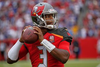 TAMPA, FL - NOVEMBER 8: Quarterback Jameis Winston #3 of the Tampa Bay Buccaneers warms up on the sidelines during the game against the New York Giants at Raymond James Stadium on November 8, 2015 in Tampa, Florida. The Giants defeated the Buccaneers 32 t