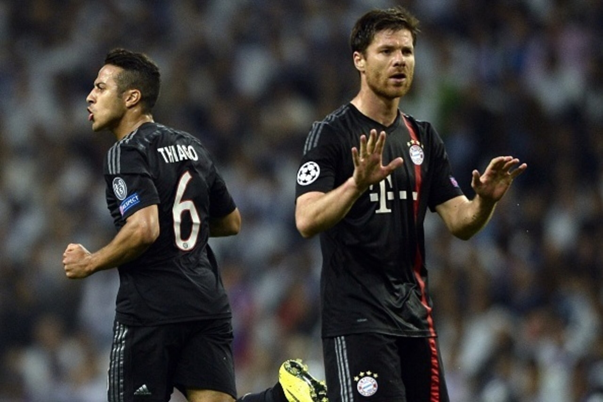 Bayern Munich's Spanish midfielder Thiago Alcantara (L) celebrates a goal next to teammate Spanish midfielder Xabi Alonso during the UEFA Champions League quarter final football match FC Porto vs FC Bayern Munich at the at the Dragao stadium in Porto on A Bayern Munich's Spanish midfielder Thiago Alcantara (L) celebrates a goal next to teammate Spanish midfielder Xabi Alonso during the UEFA Champions League quarter final football match FC Porto vs FC Bayern Munich at the at the Dragao stadium in Porto on A
