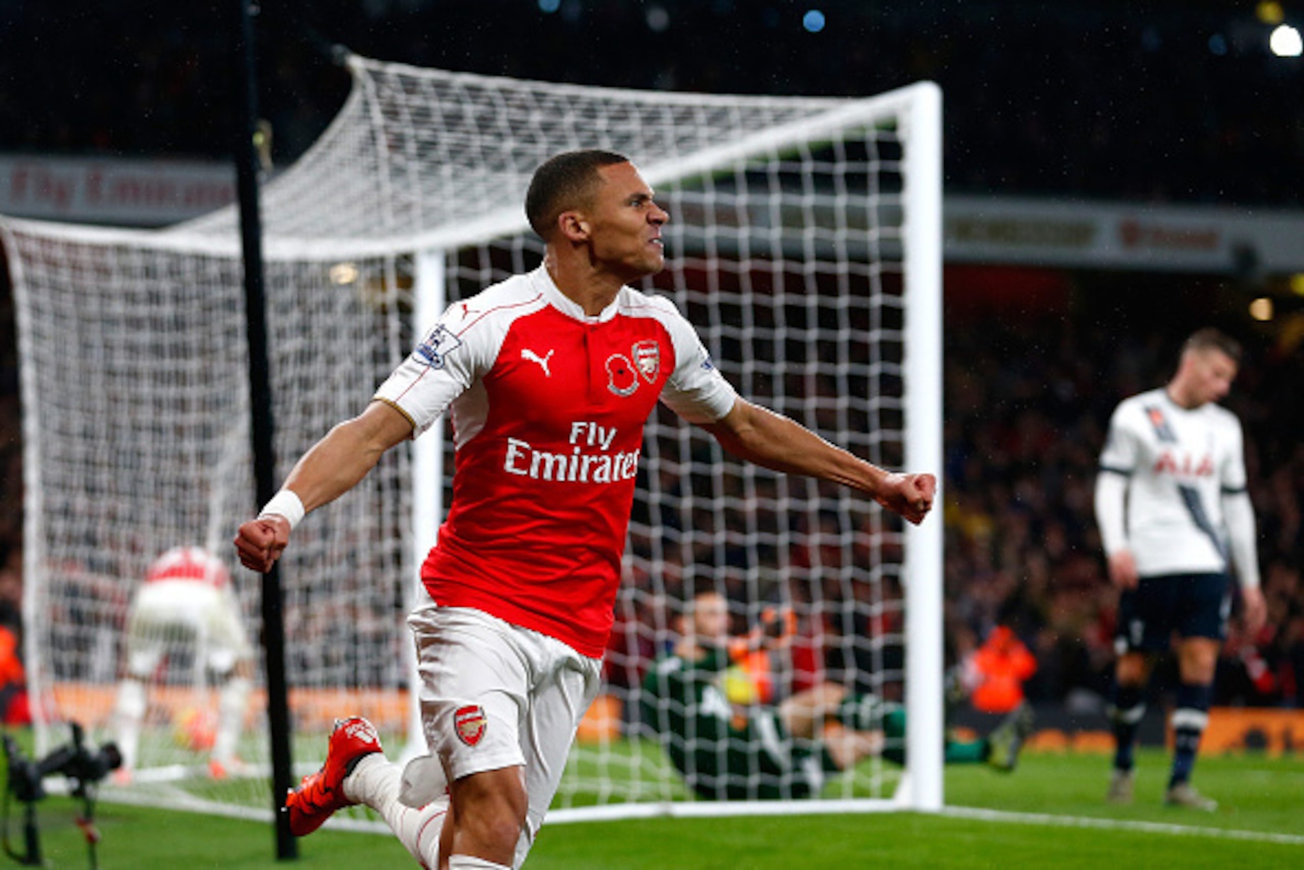 LONDON, ENGLAND - NOVEMBER 08:  Kieran Gibbs of Arsenal celebrates scoring his side's first goal during the Barclays Premier League match between Arsenal and Tottenham Hotspur at the Emirates Stadium on November 8, 2015 in London, England.  (Photo by Juli