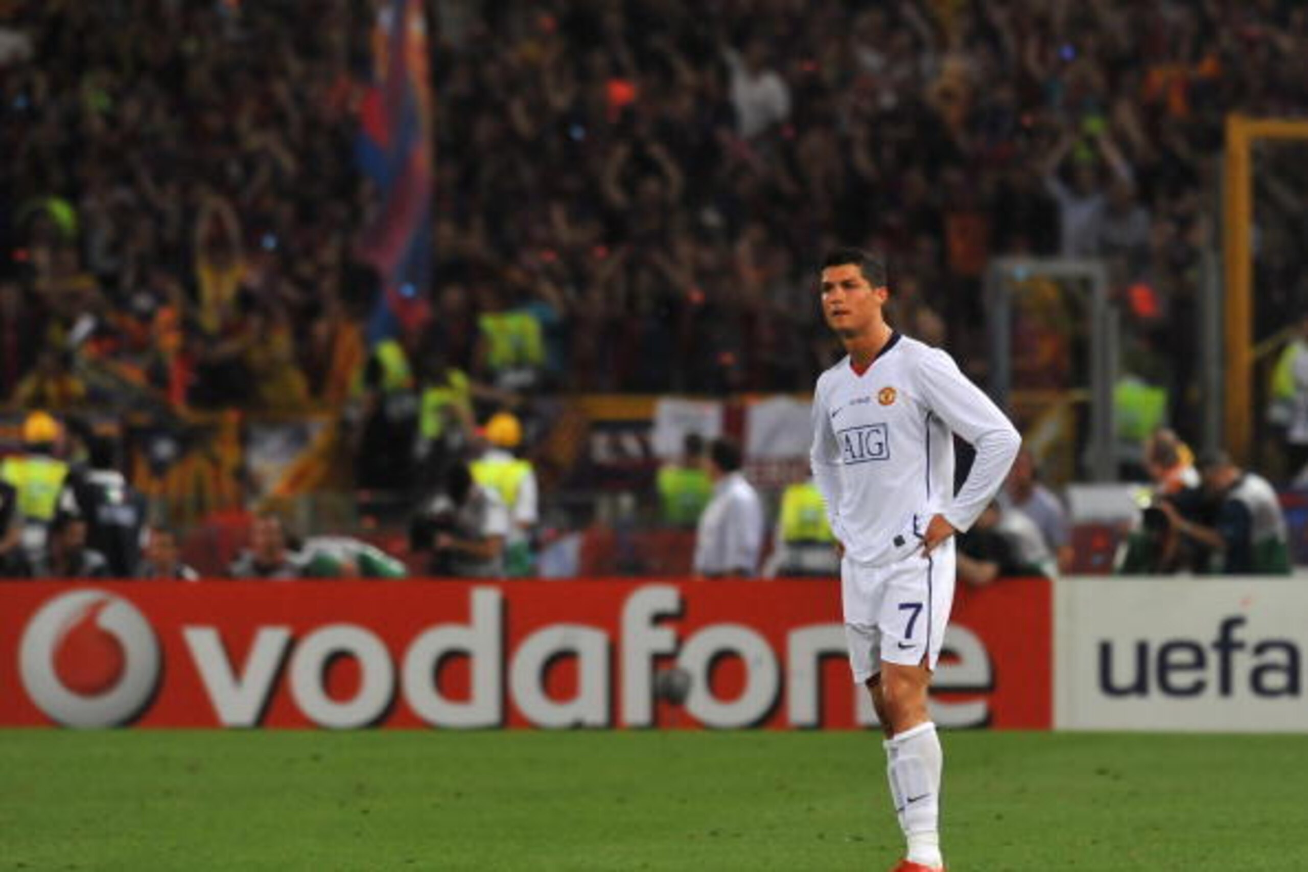 Manchester United attacker Cristiano Ronaldo stands after losing the UEFA football Champions League final against Barcelona on May 27, 2009 at the Olympic Stadium in Rome.      AFP PHOTO / CARL DE SOUZA (Photo credit should read CARL DE SOUZA/AFP/Getty Im