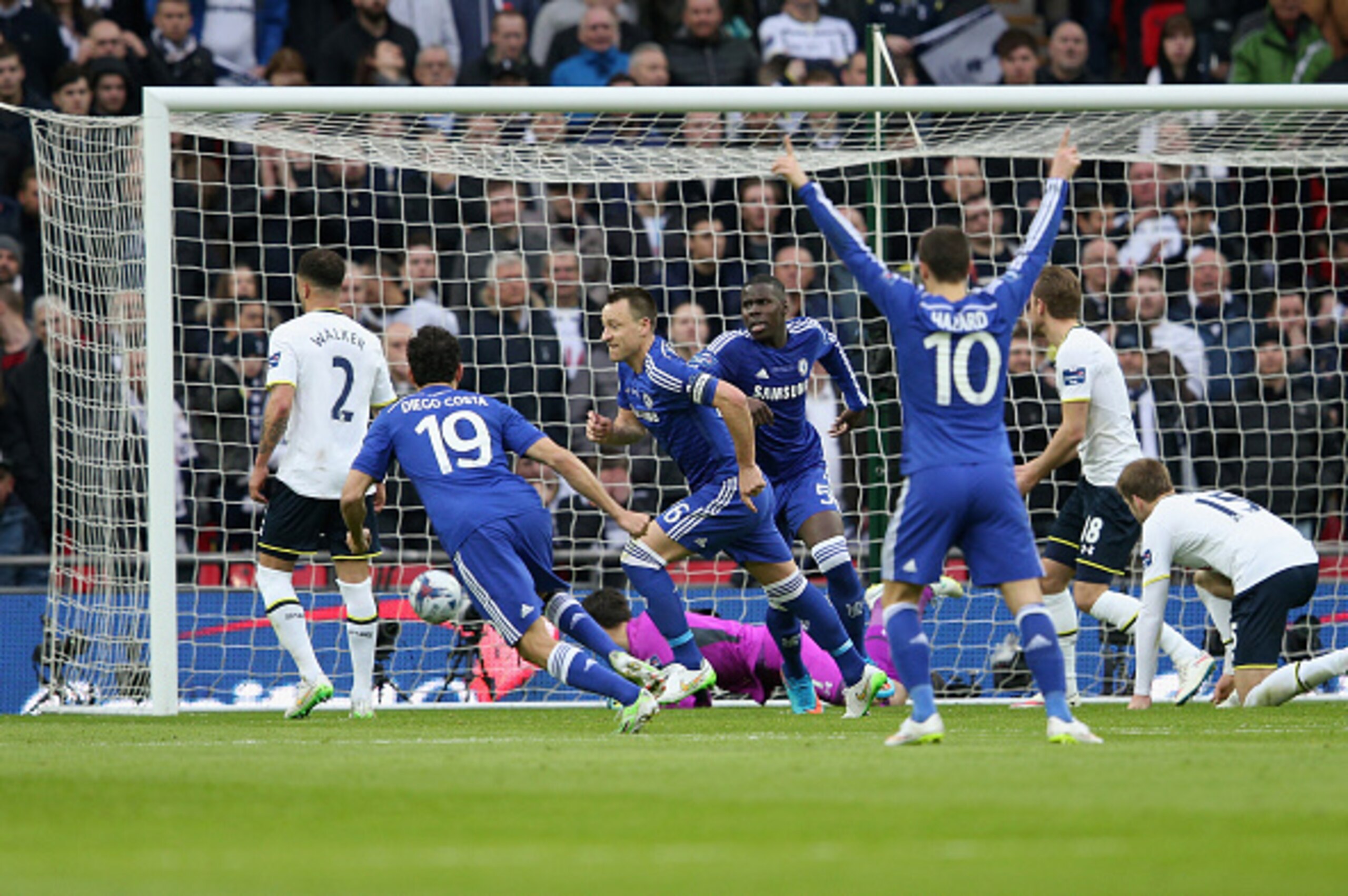 LONDON, ENGLAND - MARCH 01:  John Terry of Chelsea wheels away to celbrate his goal during the Capital One Cup Final match between Chelsea and Tottenham Hotspur at Wembley Stadium on March 1, 2015 in London, England.  (Photo by Clive Mason/Getty Images)