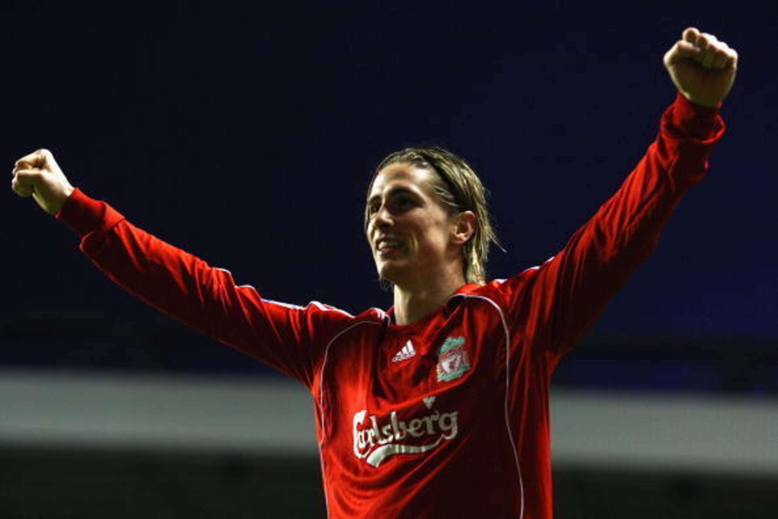 LIVERPOOL, UNITED KINGDOM - DECEMBER 22: Fernando Torres of Liverpool celebrates scoring his team's third goal during the Barclays Premier League match between Liverpool and Portsmouth at Anfield on December 22, 2007 in Liverpool, England. (Photo by Lau LIVERPOOL, UNITED KINGDOM - DECEMBER 22: Fernando Torres of Liverpool celebrates scoring his team's third goal during the Barclays Premier League match between Liverpool and Portsmouth at Anfield on December 22, 2007 in Liverpool, England. (Photo by Lau