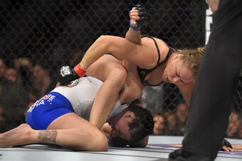 Rousey armbars Cat Zingano.